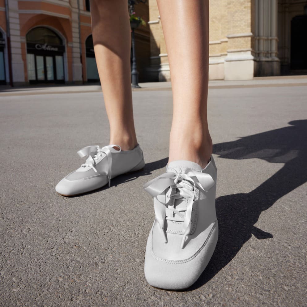 [Cristina] レースアップ サテン スニーカーリーナ