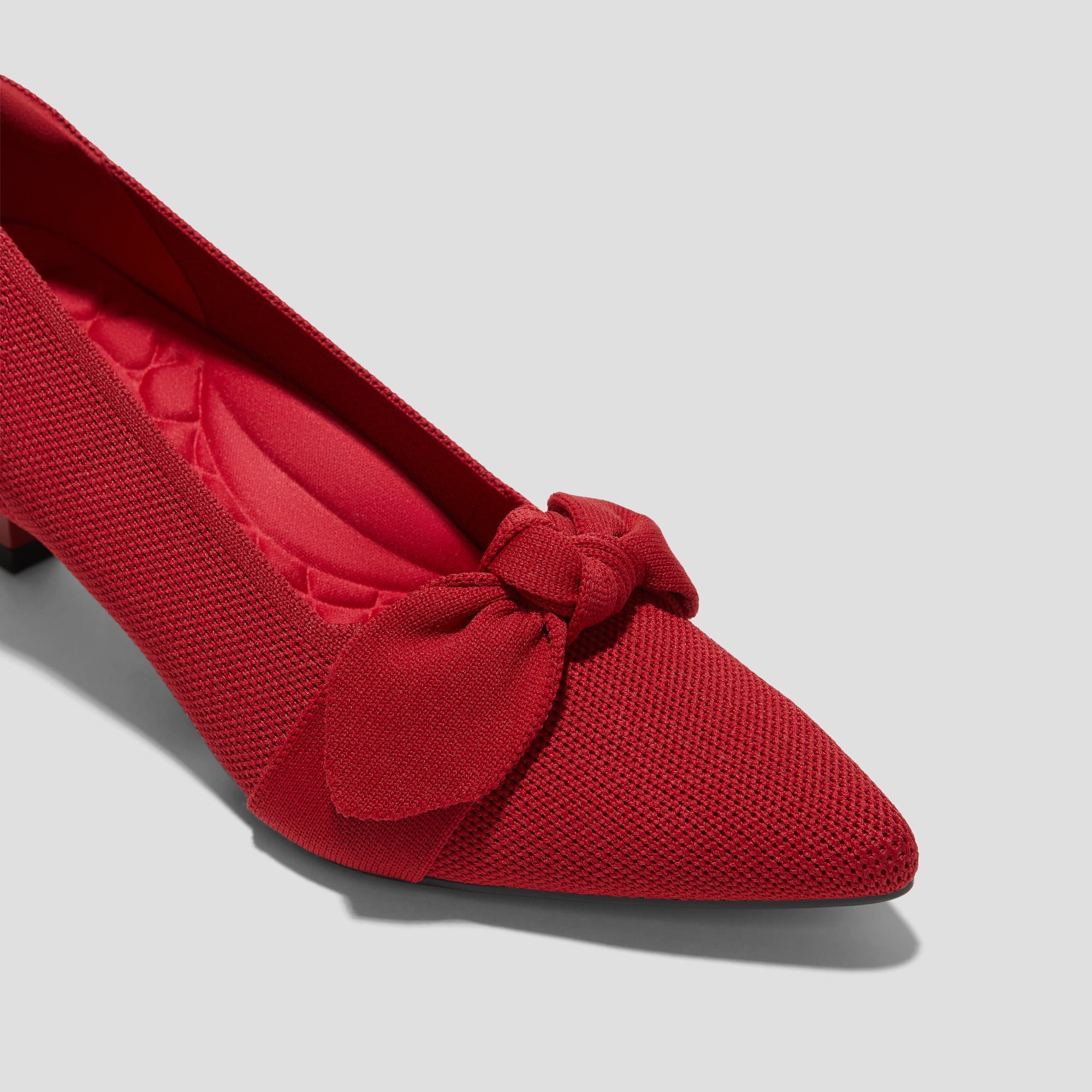 [Sasha] ポインテッドトウ リボン付き キトゥンヒール