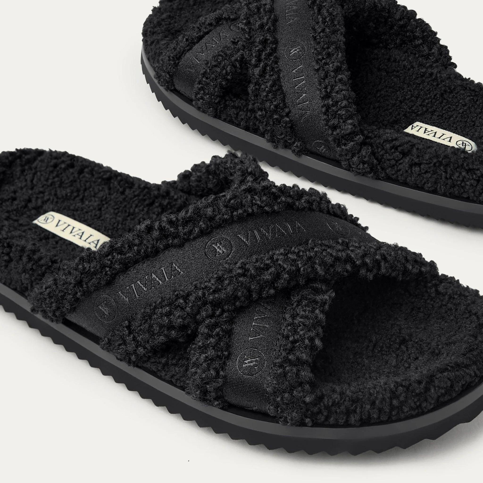 [Hannah] フェイクファー クロスストラップ サンダル