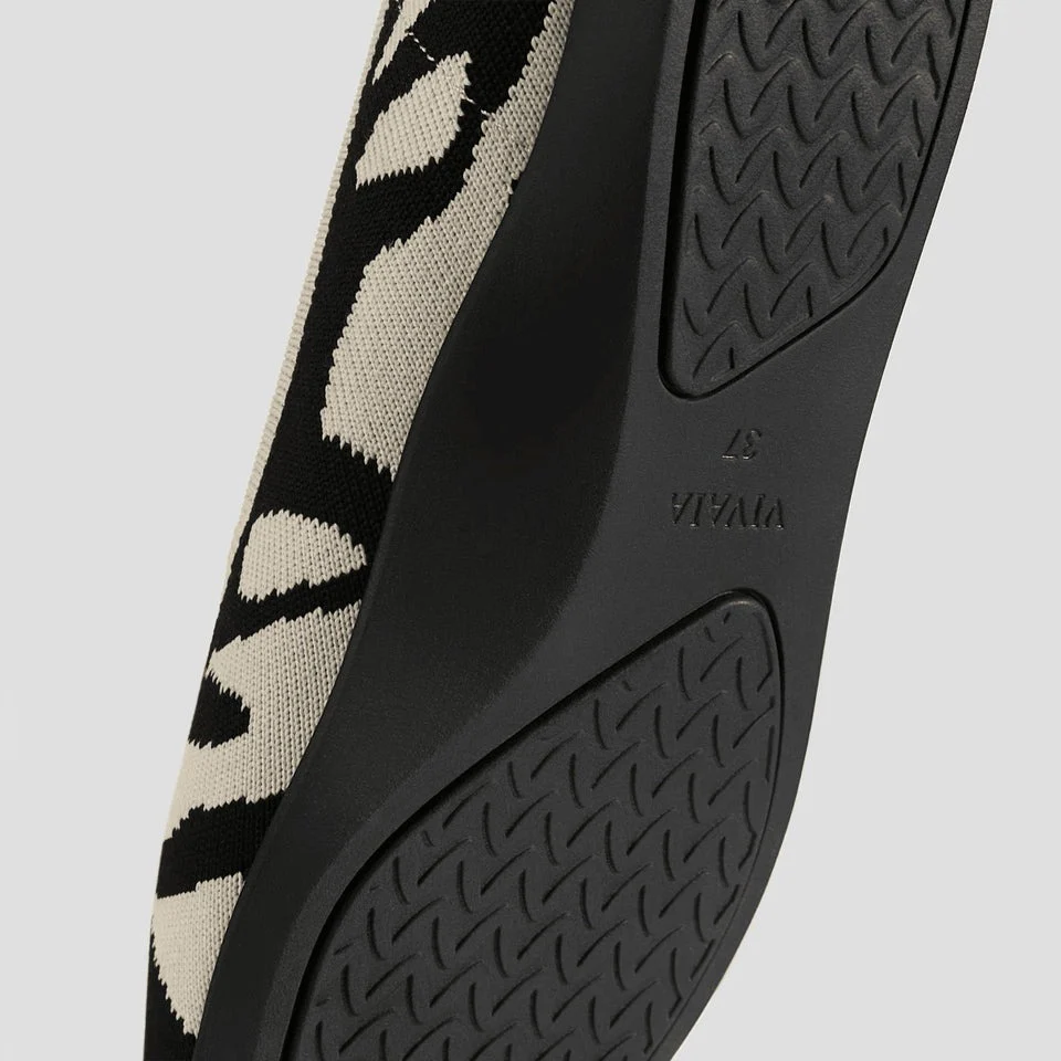 [Aria Walker 超撥水] ポインテッドトゥ 超軽量 厚底 フラットシューズ