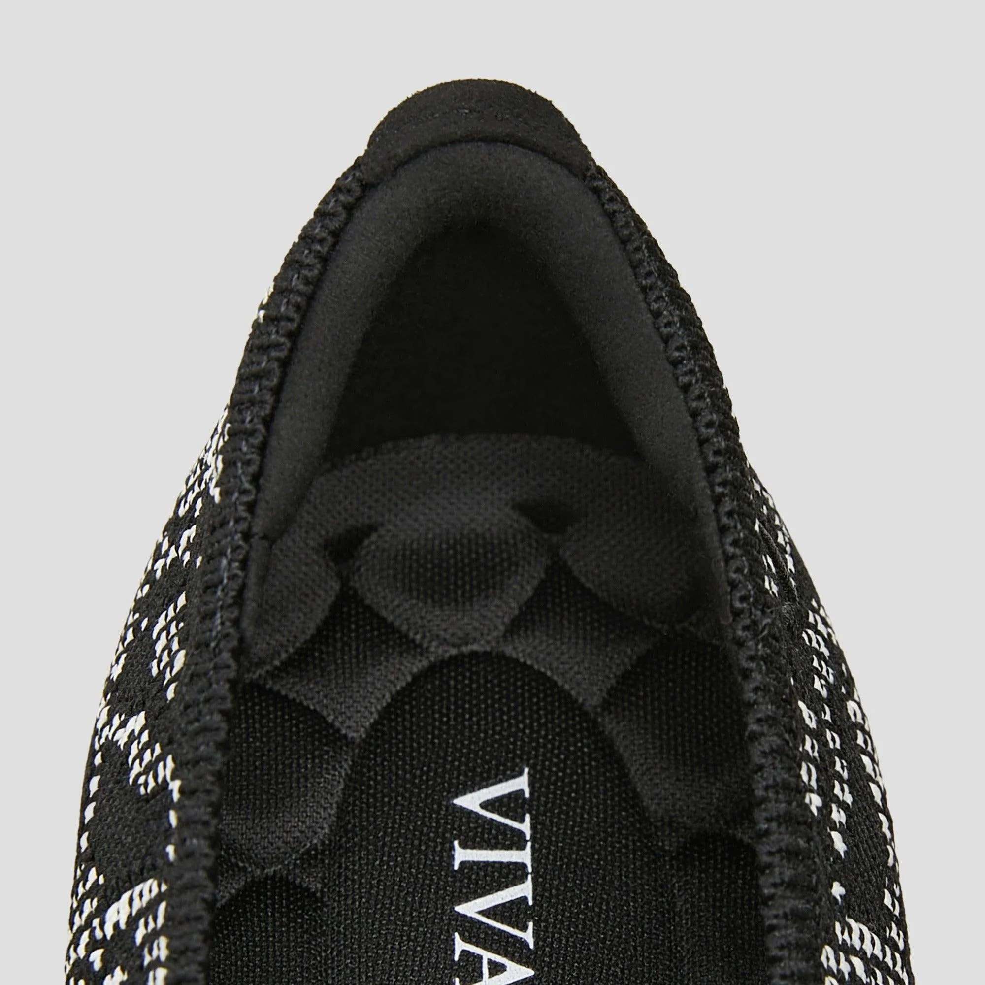 [Scarlett] ポインテッドトゥ  キトゥンヒール パンプス