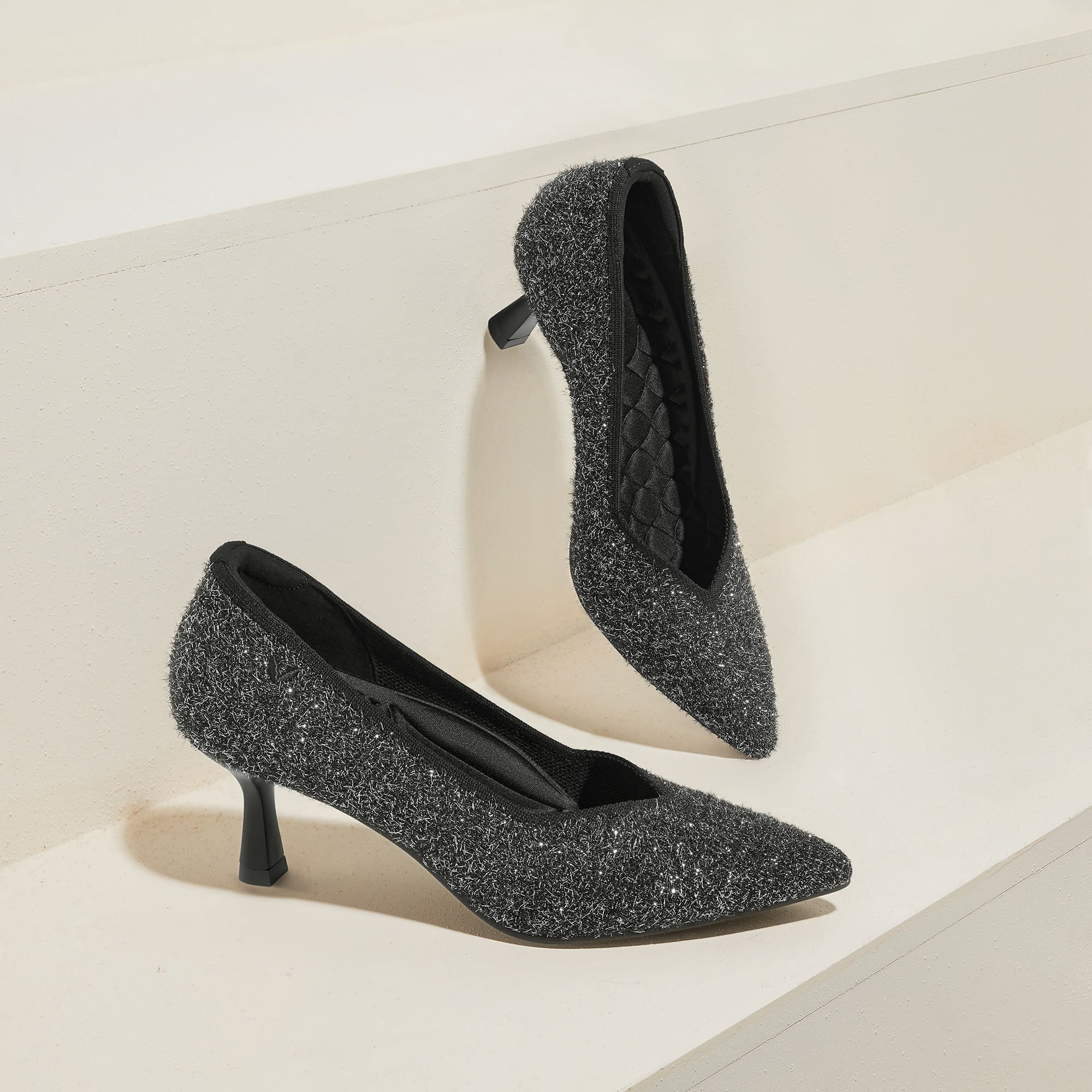 [Anna] ポインテッドトゥ ミッドヒール