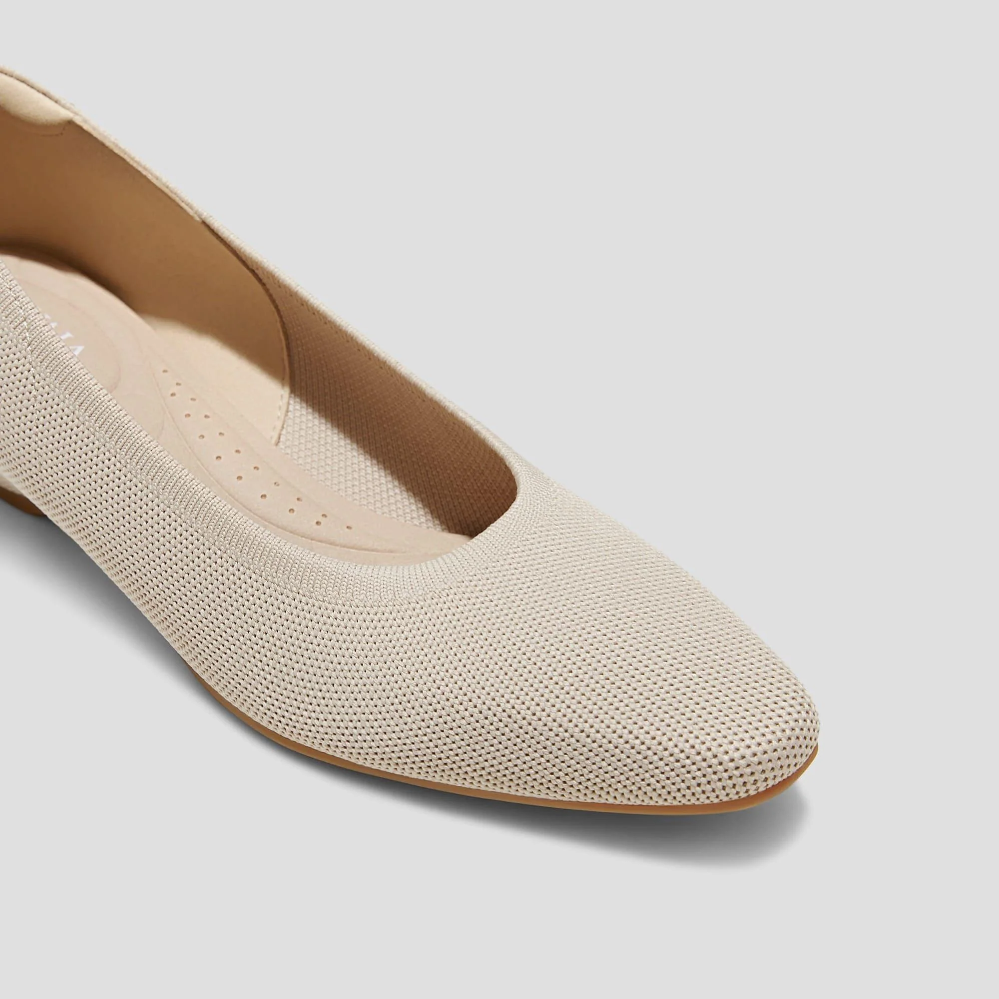 [Mackenzi] スモール スクエアトゥ ロウ ウェッジヒール