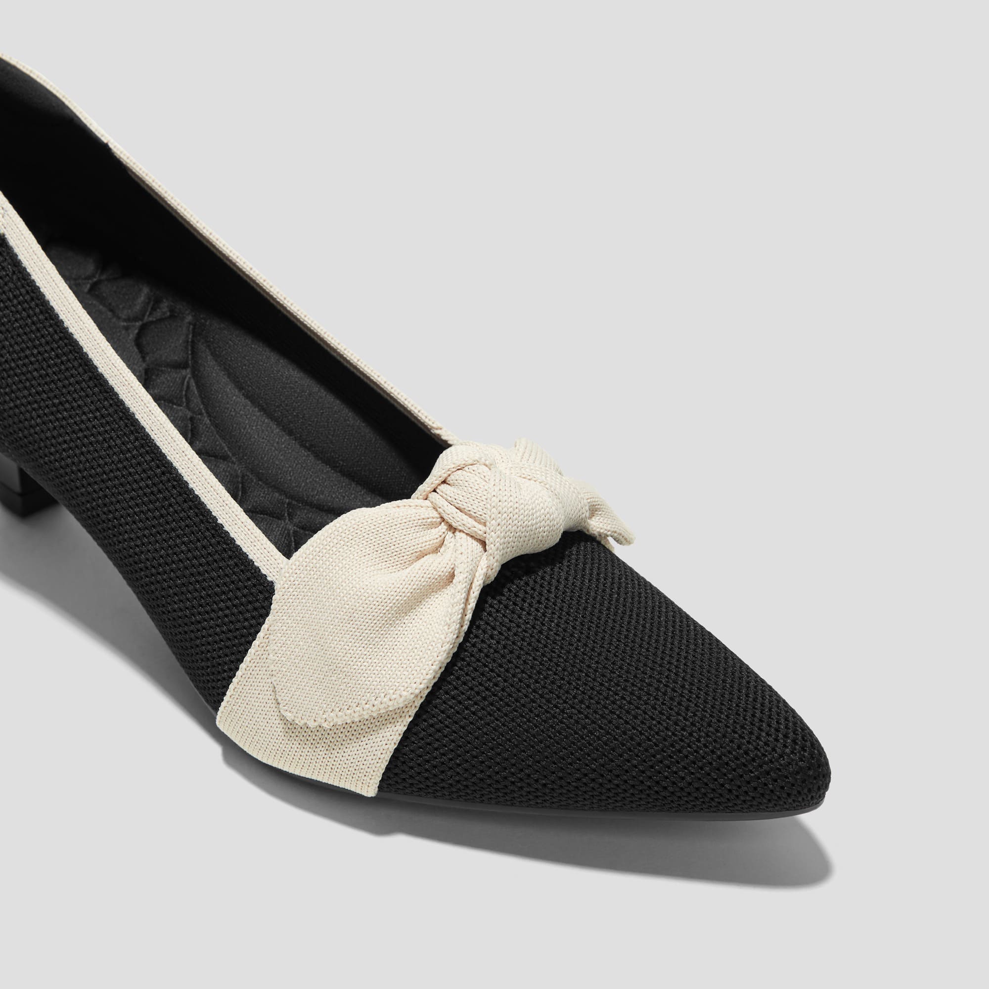 [Sasha] ポインテッドトウ リボン付き キトゥンヒール