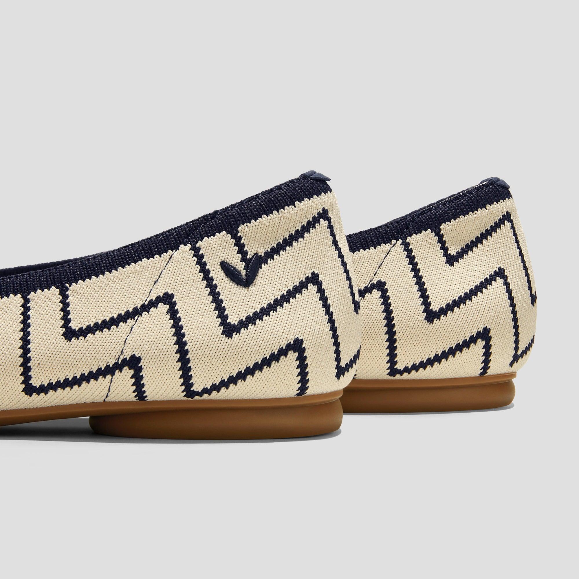 [Tiana] アーモンドトゥ フラットシューズ