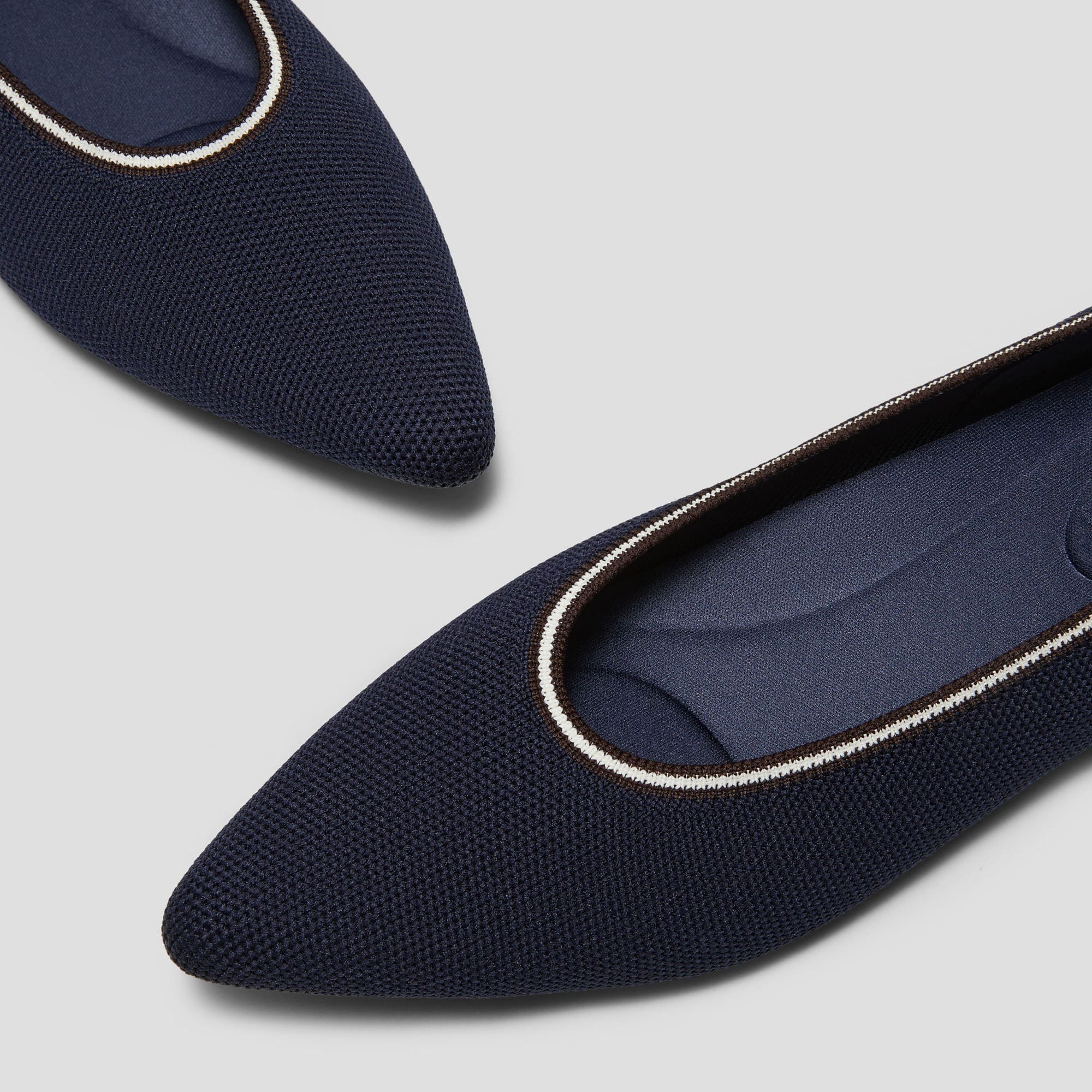 [Aria 5°] ポインテッドトゥ フラットシューズ