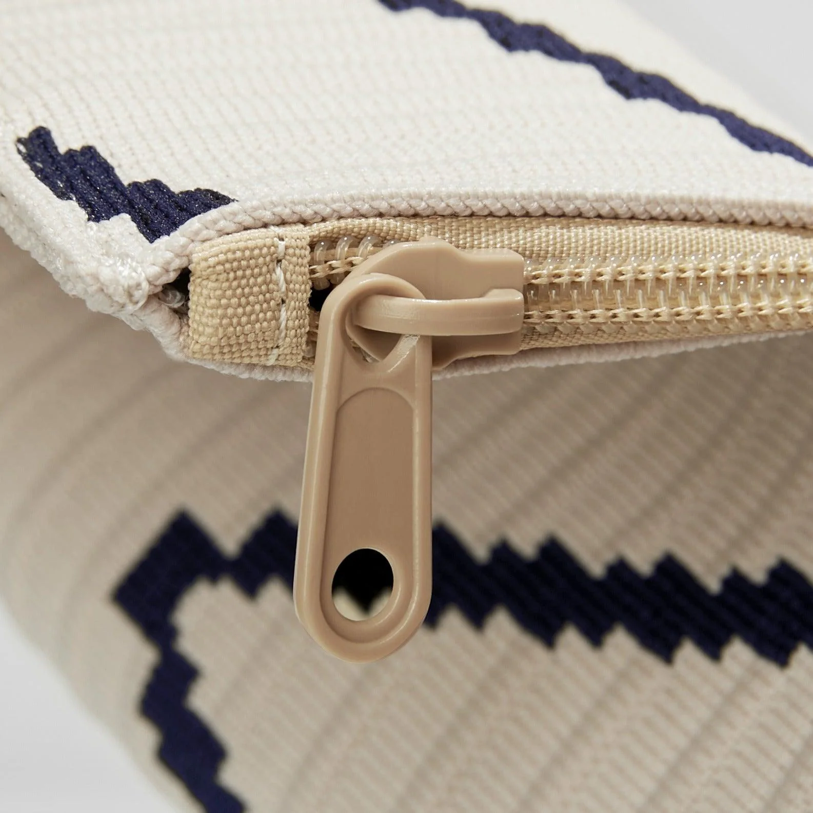 [Lucy] メールバッグ