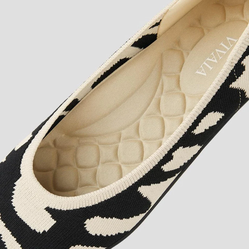 [Aria Walker 超撥水] ポインテッドトゥ 超軽量 厚底 フラットシューズ