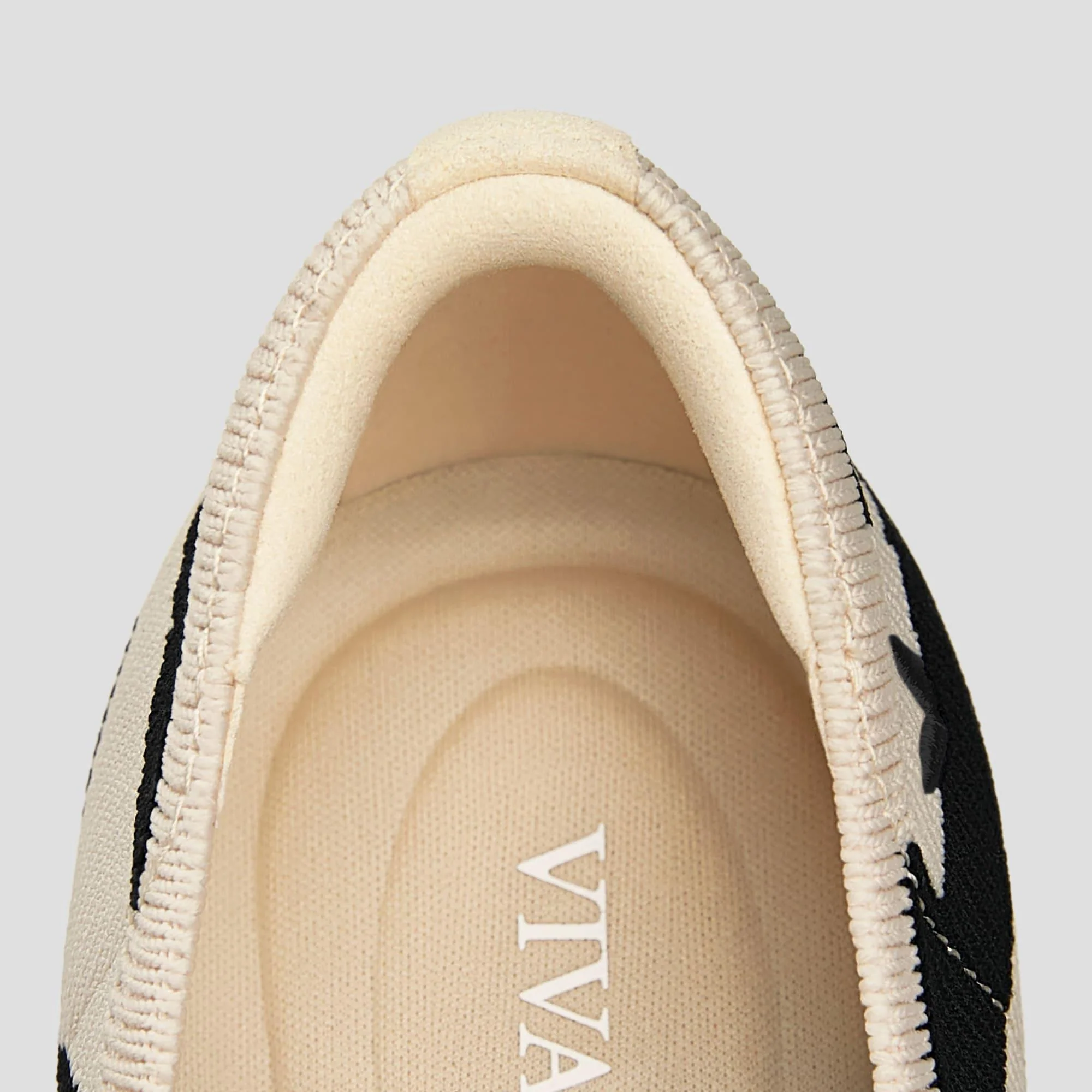 [Bibi] アーモンドトゥ 結びデザイン フラットシューズ