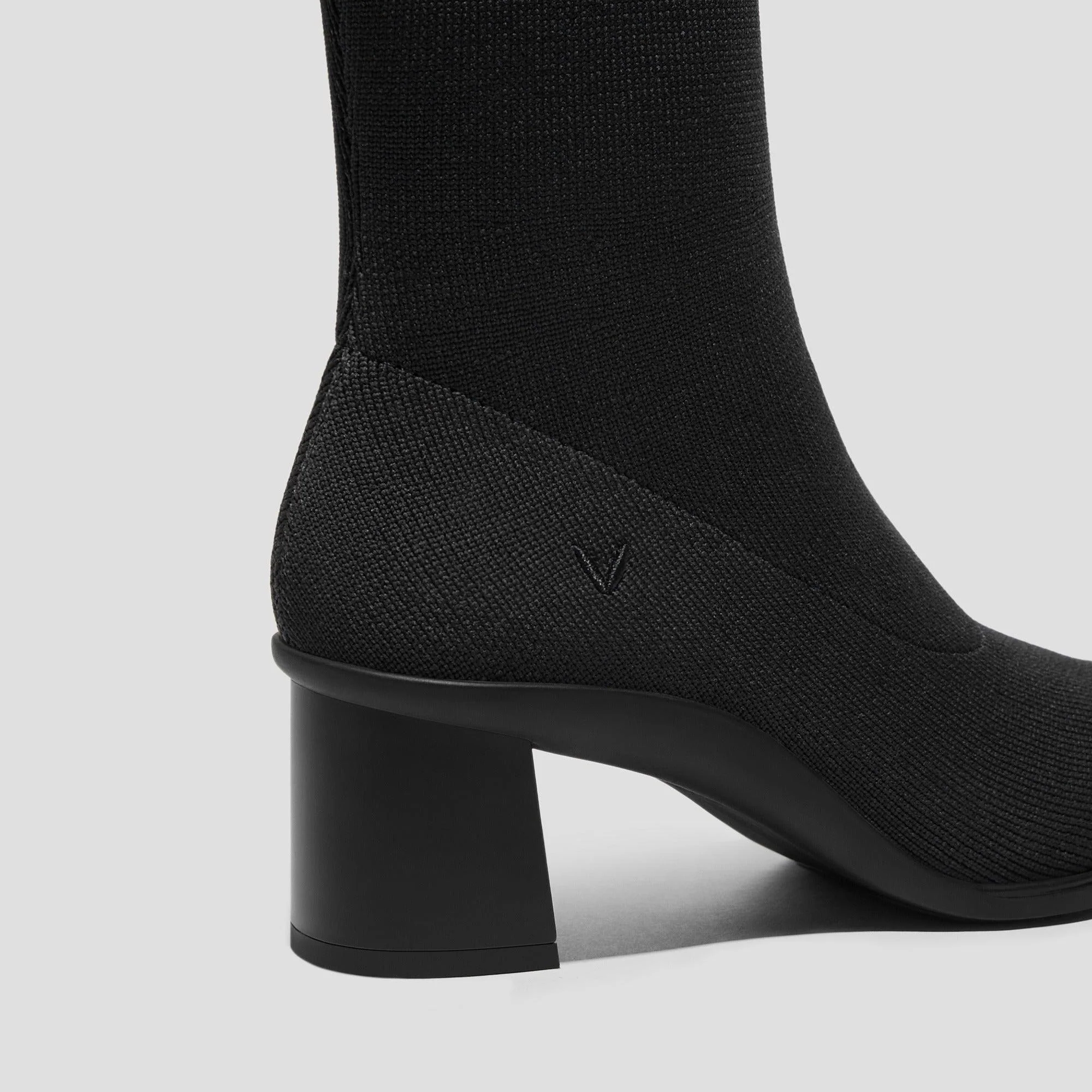 [Amanda] アーモンドトゥ 撥水加工 ランニングヒールブーツ