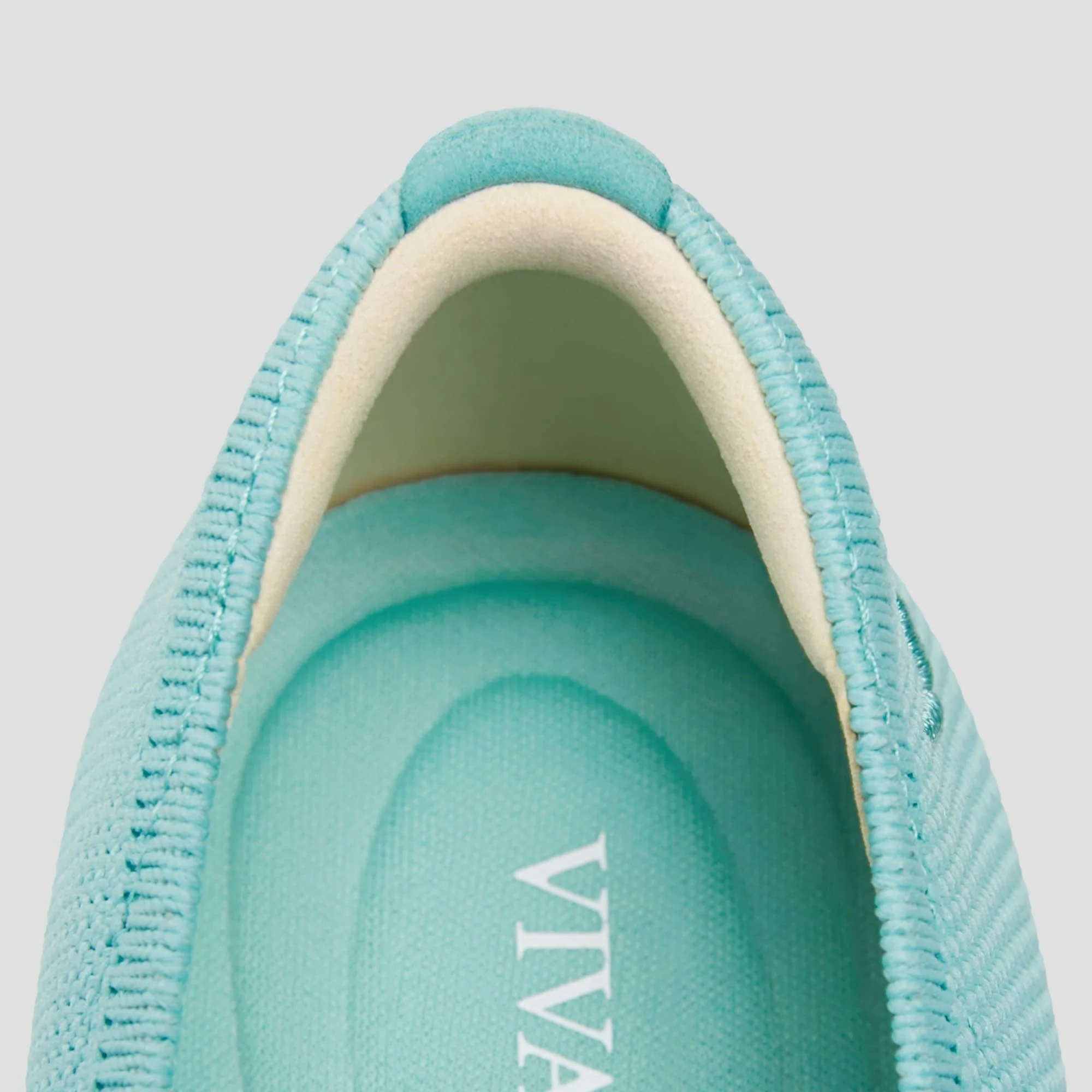 [Tiana] アーモンドトゥ フラットシューズ