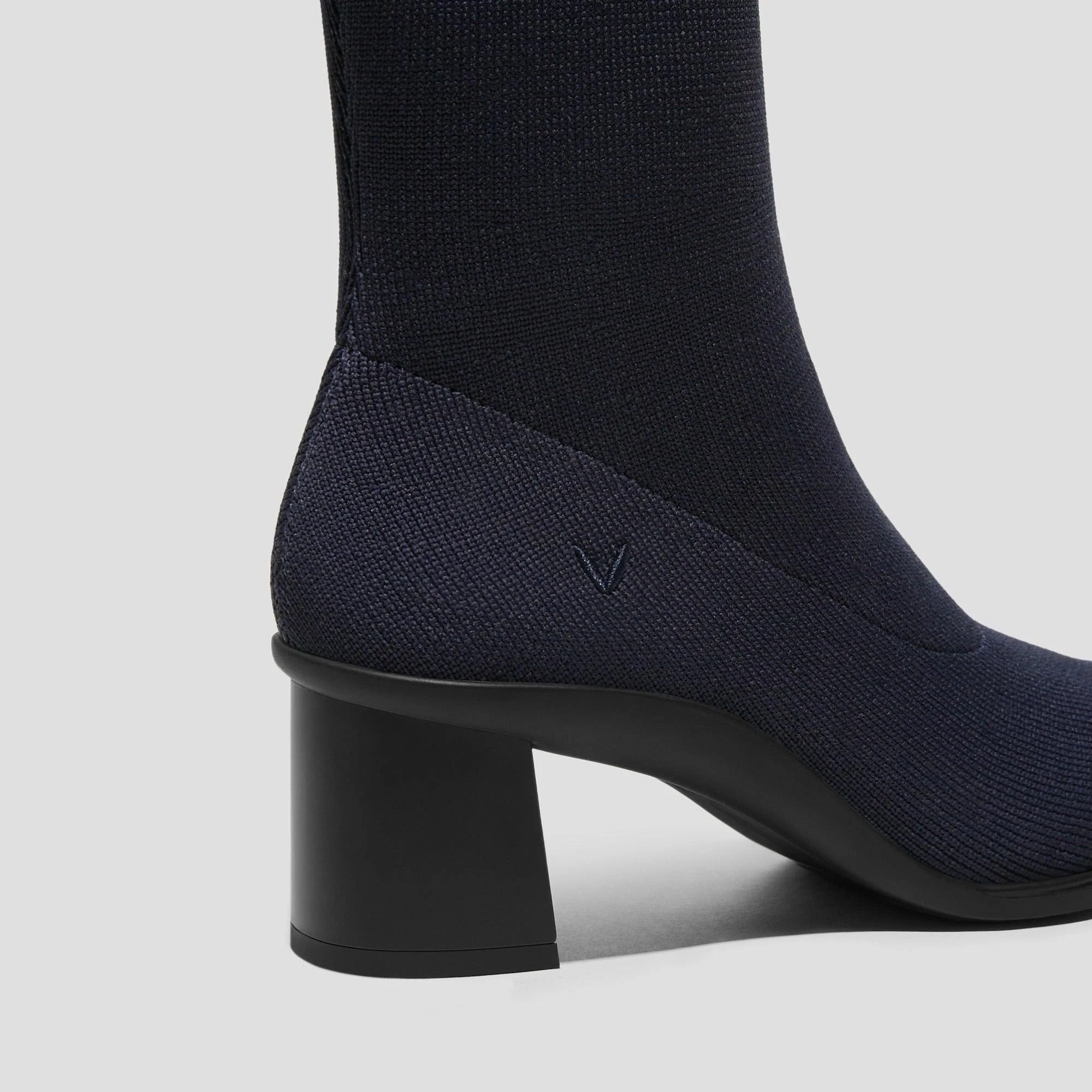 [Amanda] アーモンドトゥ 撥水加工 ランニングヒールブーツ