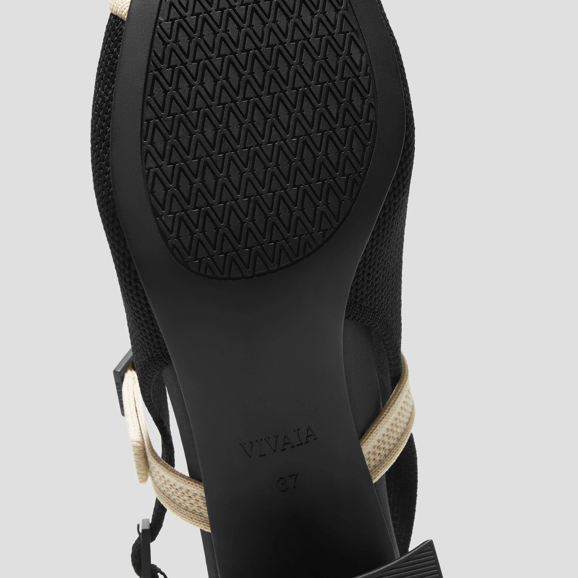 [Juliana] アーモンドトゥ スリングバック ブロックヒール サンダル