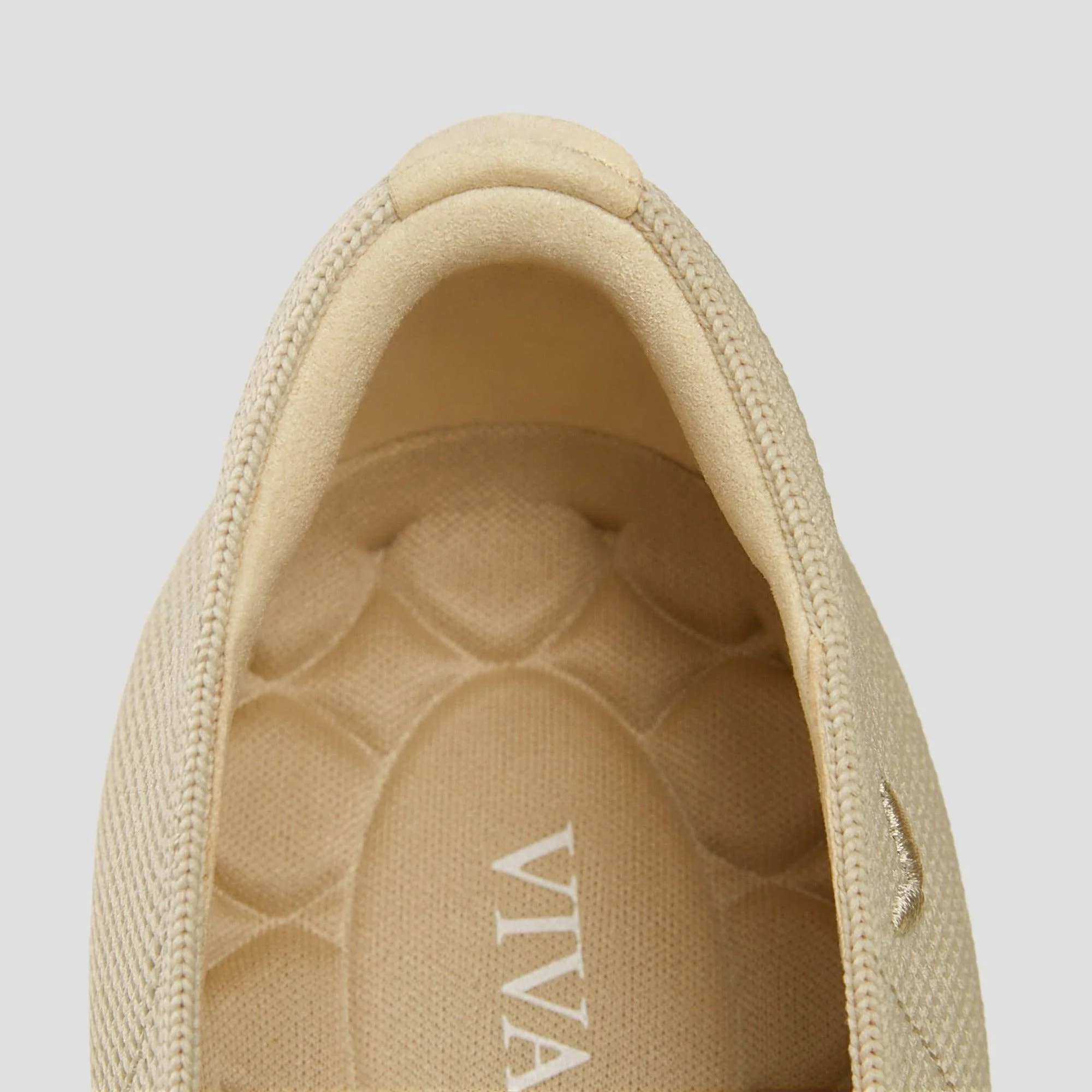 [Anna] ポインテッドトゥ ミッドヒール