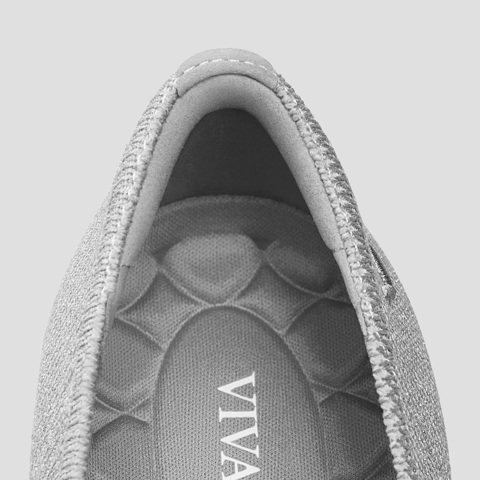 [Scarlett] ポインテッドトゥ  キトゥンヒール パンプス