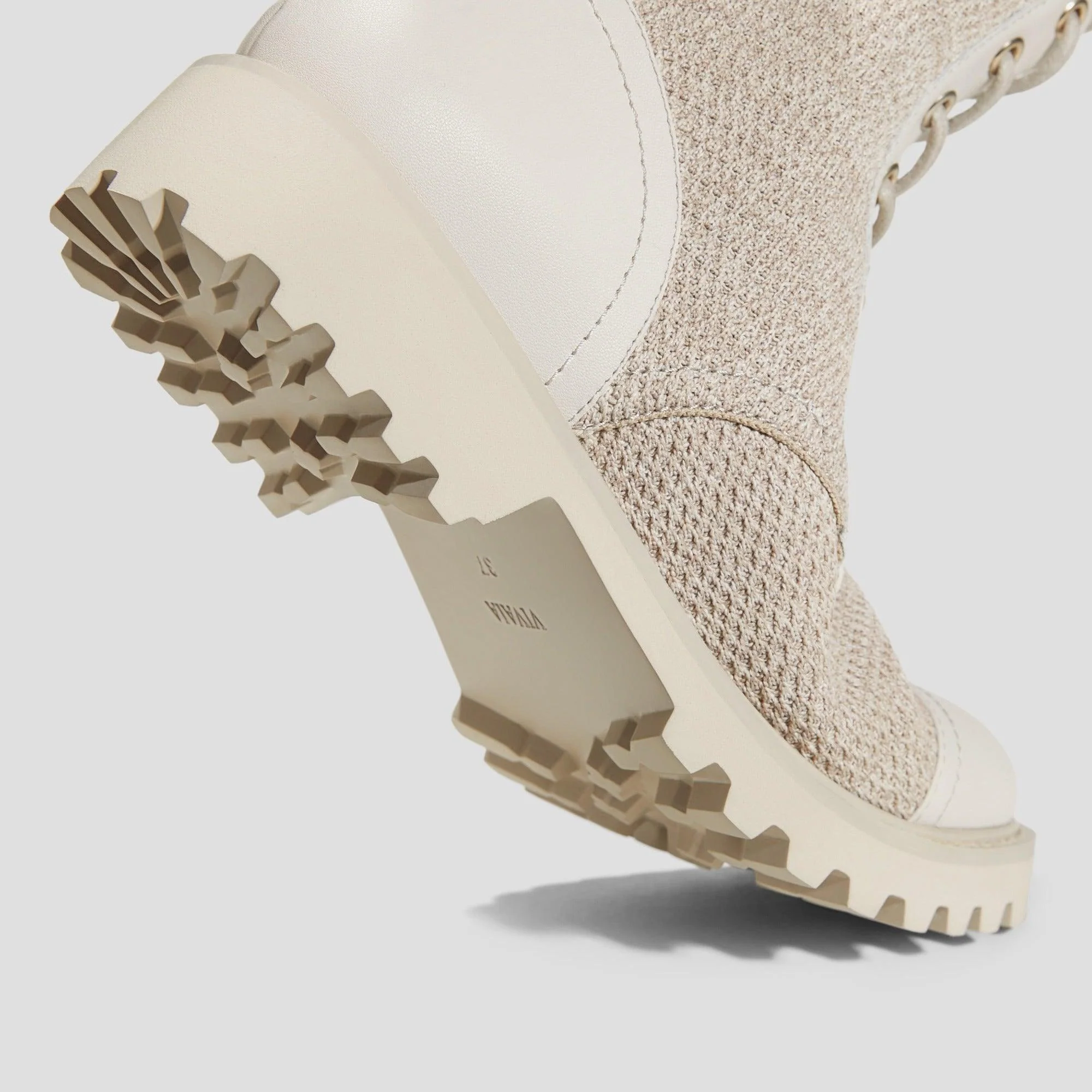 [Florence] ラウンドトゥ 撥水加工 ラグソール レースアップ アンクルブーツ