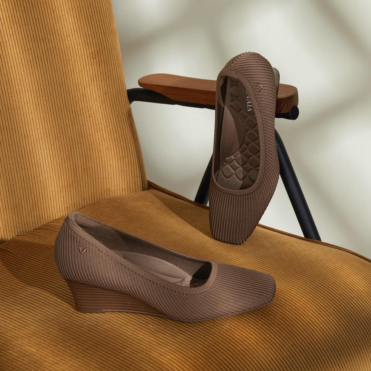 [Margot Wedge Pro] スクエアトゥ ウェッジヒール パンプス