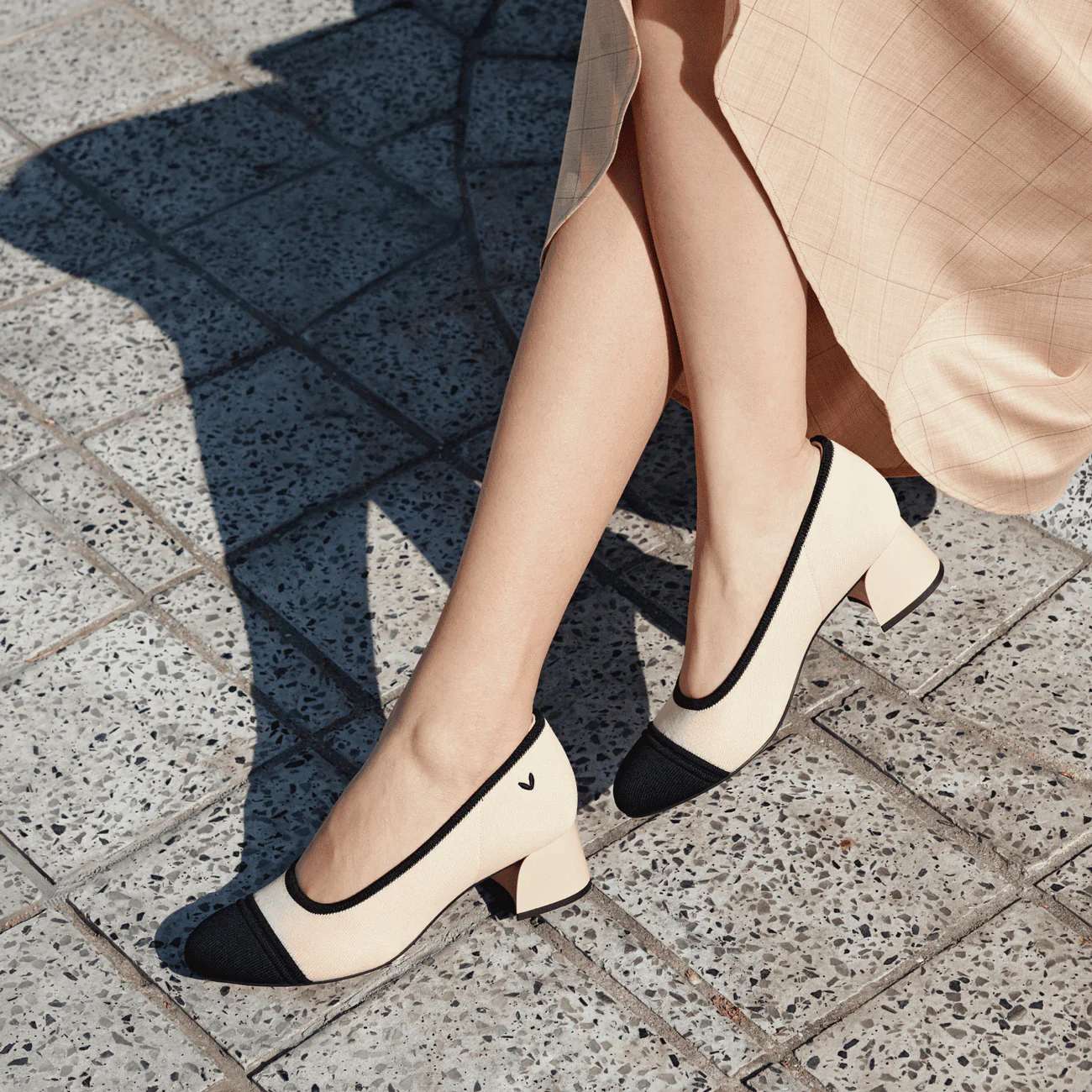 [Julie Arch Pro] ラウンドトゥ チャンキーヒール パンプス