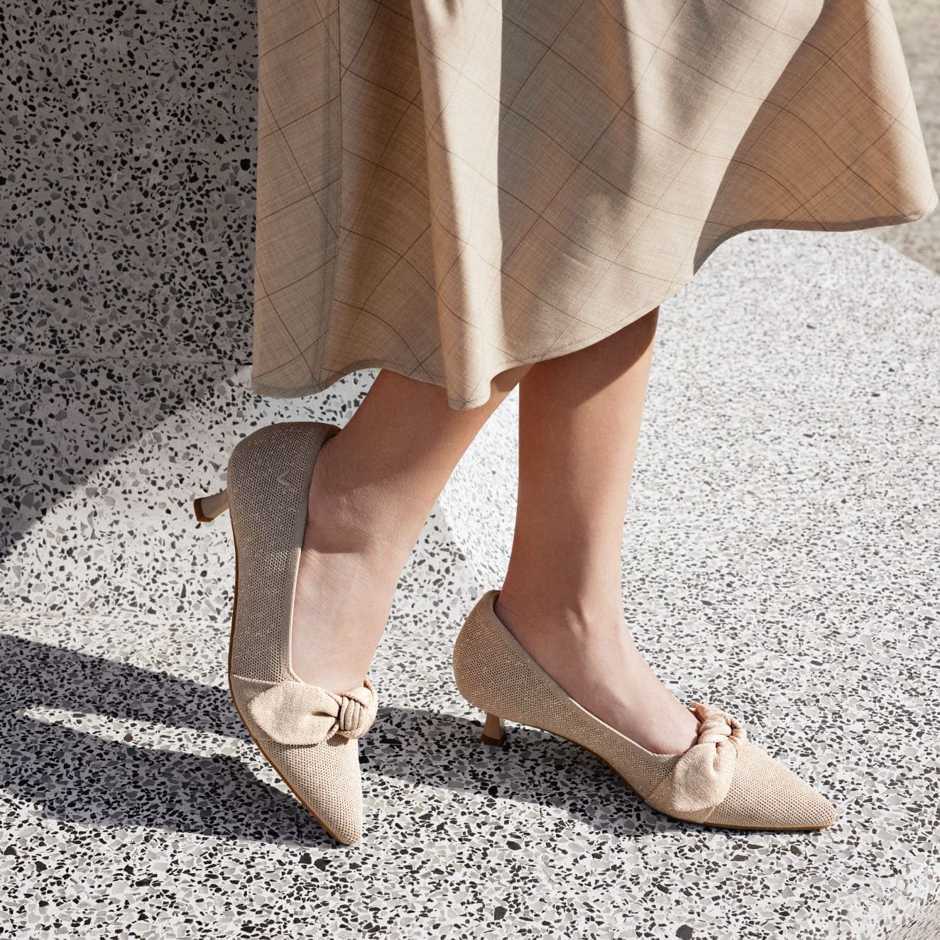 [Sasha] ポインテッドトウ リボン付き キトゥンヒール