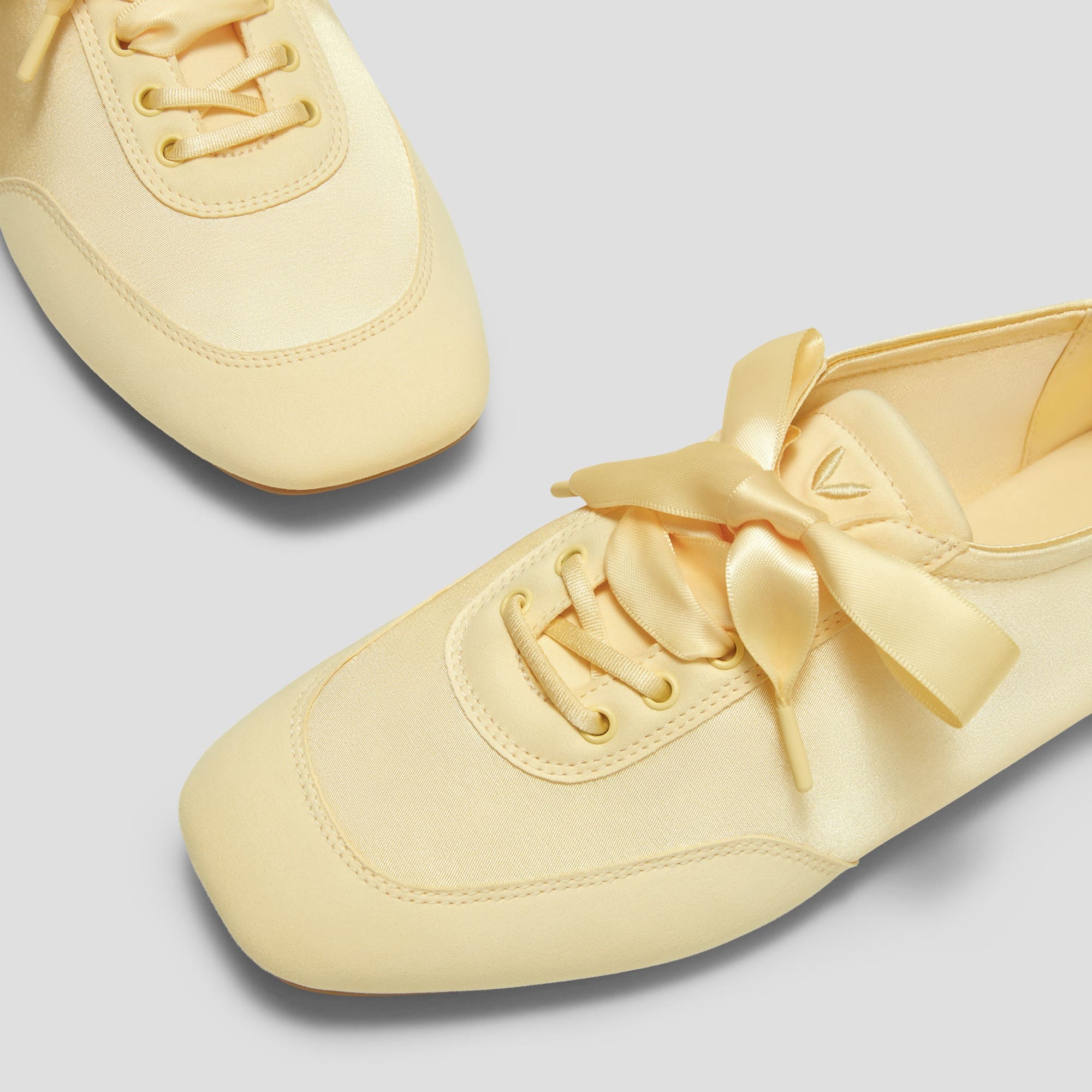 [Cristina] レースアップ サテン スニーカーリーナ