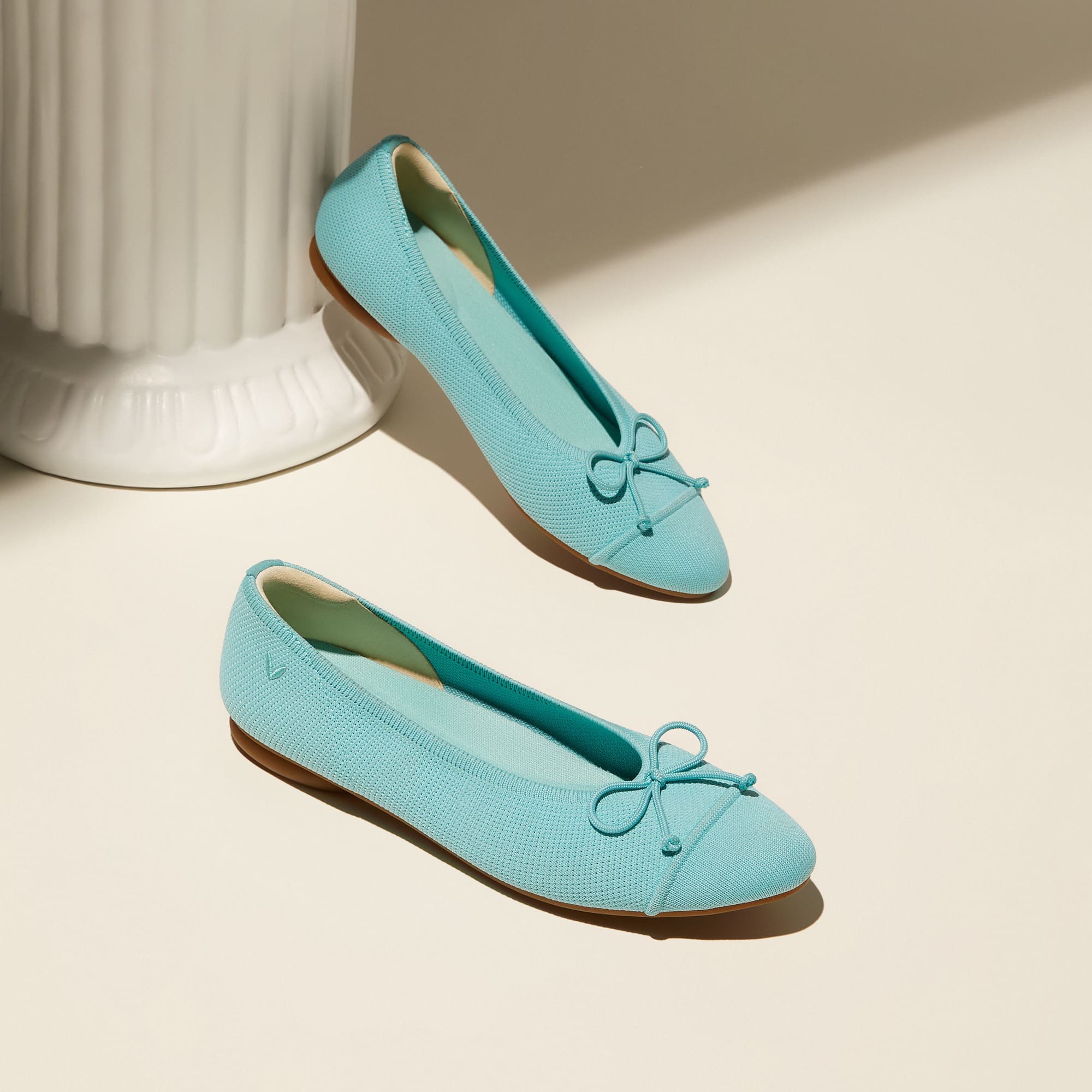 [Tiana] アーモンドトゥ フラットシューズ