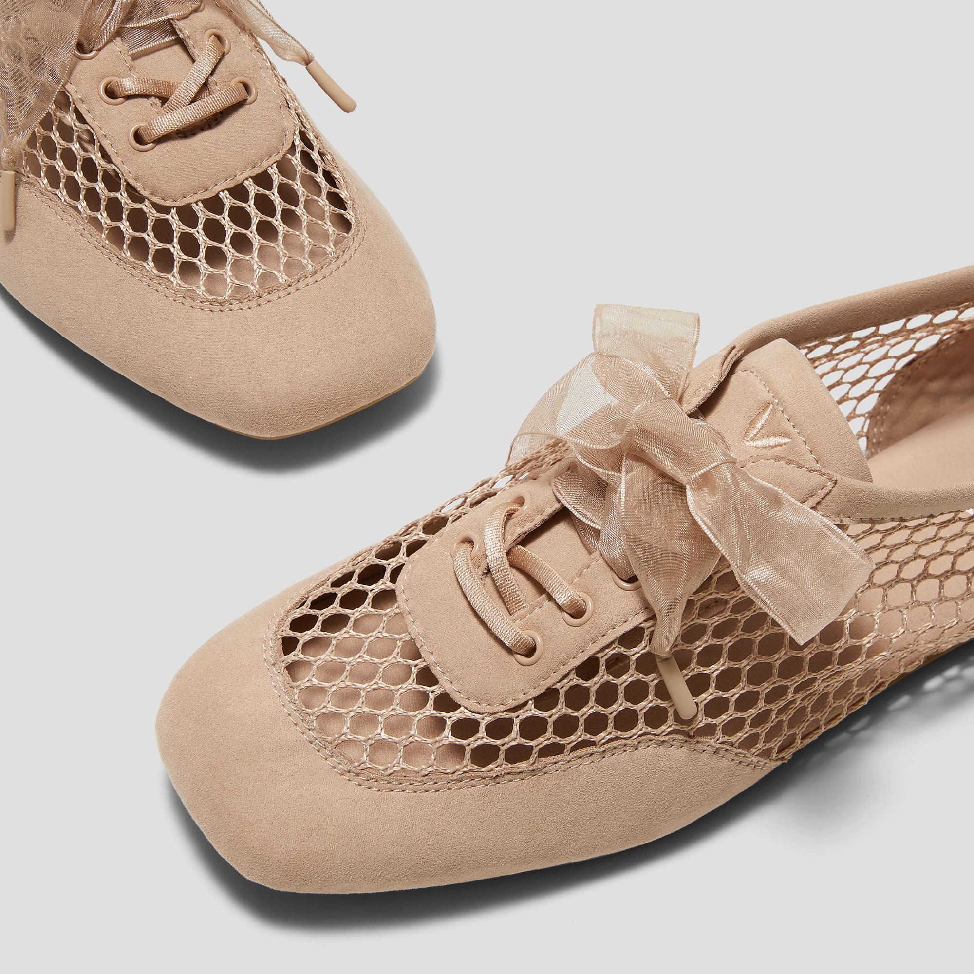 [Cristina] レースアップ サテン スニーカーリーナ