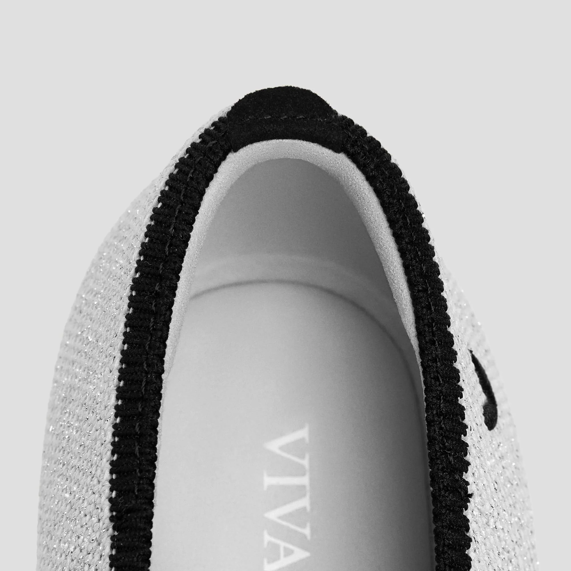 [Nubia] アーモンドトゥ プレッシャーフリー フラット