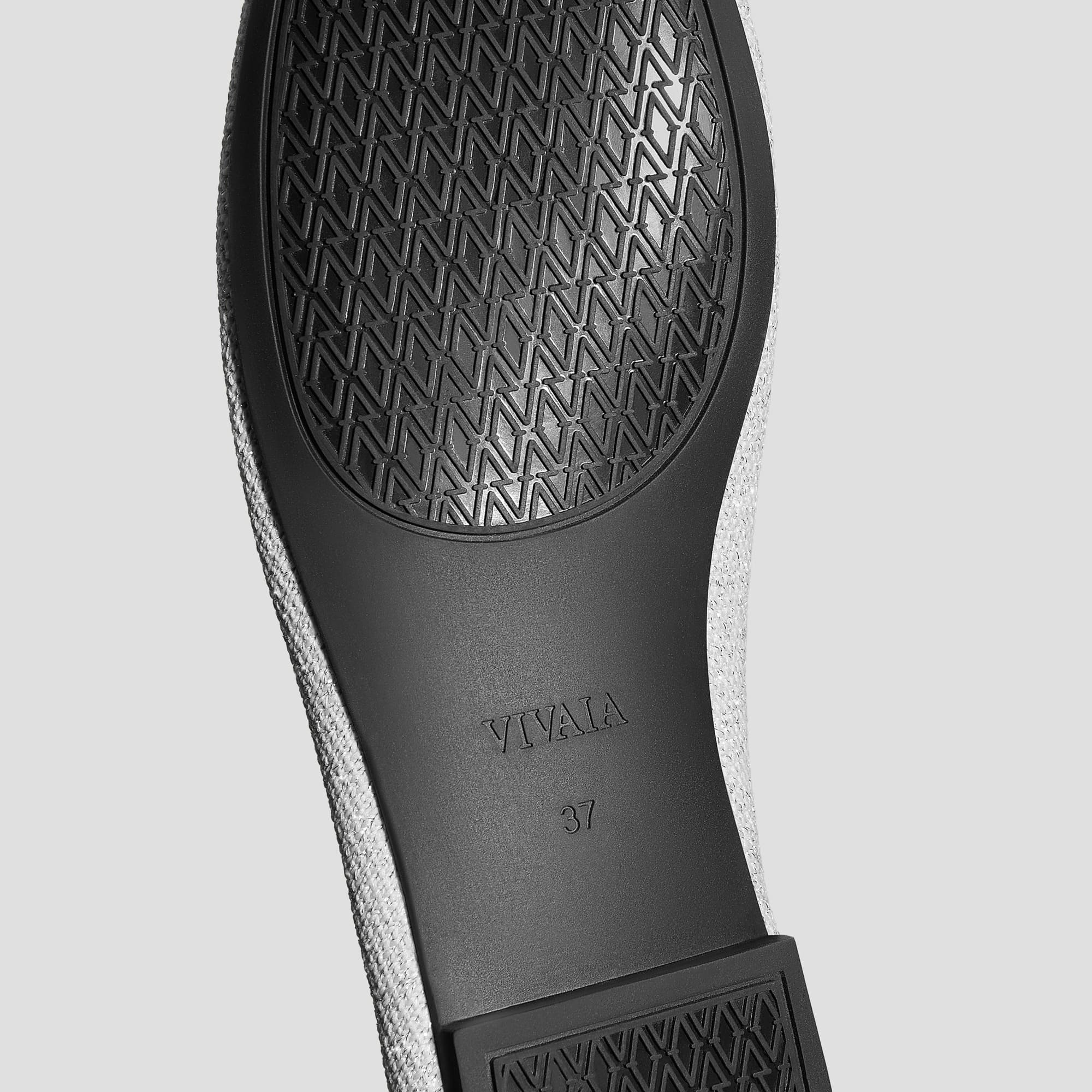 [Nubia] アーモンドトゥ プレッシャーフリー フラット