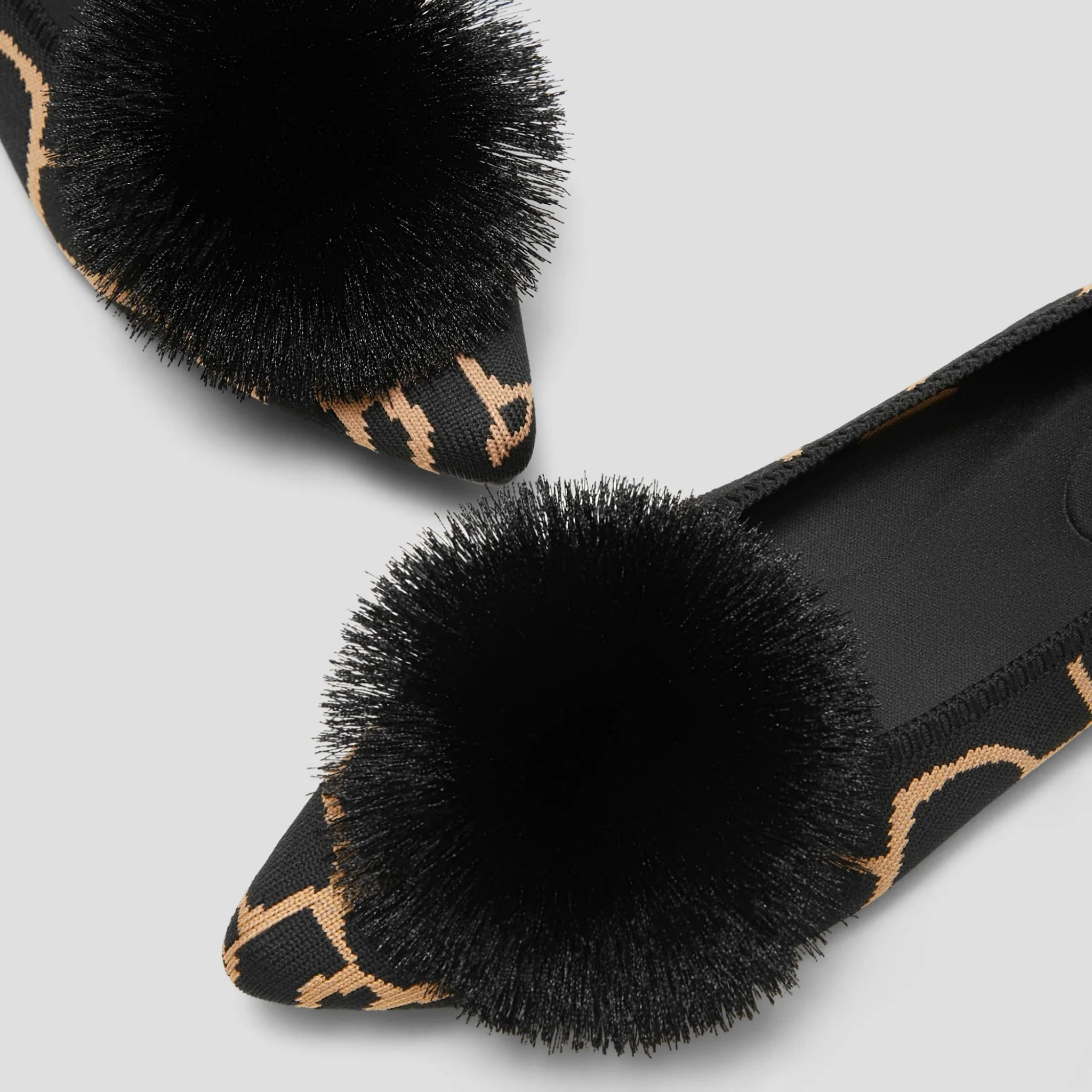 [Aria 5°] ポインテッドトゥ フラットシューズ