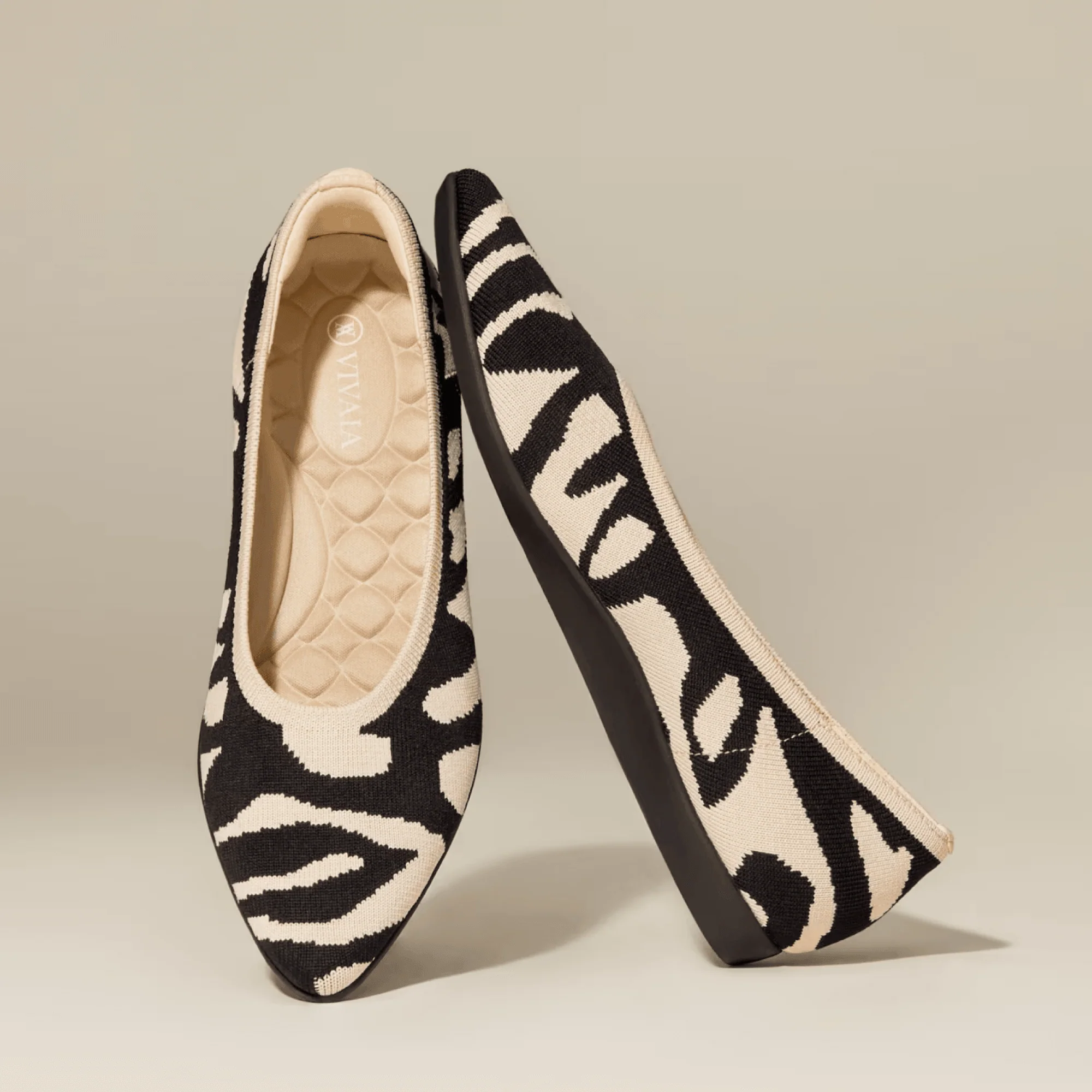 [Aria Walker] ポインテッドトゥ 超軽量 厚底 フラットシューズ