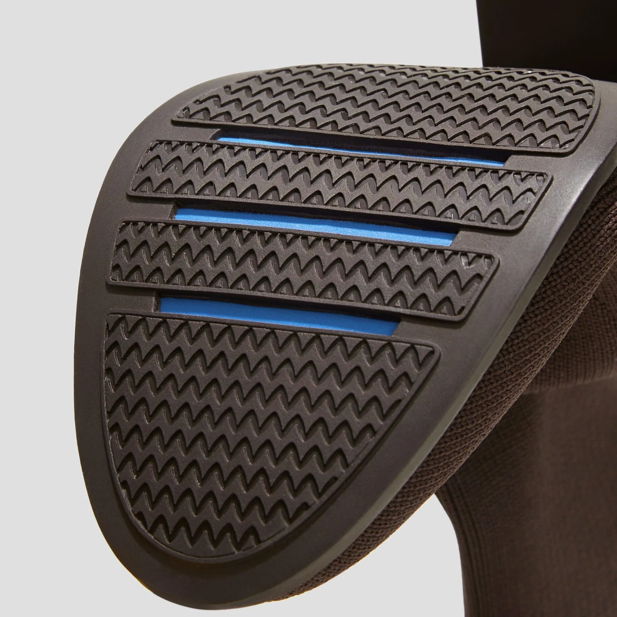 [Amanda] アーモンドトゥ 撥水加工 ランニングヒールブーツ