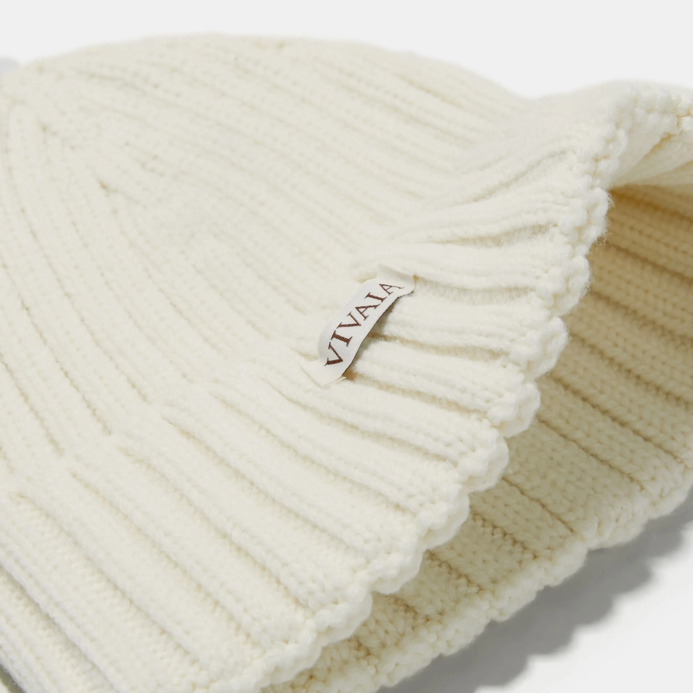 取り外し可能なポンポン付き ニット帽