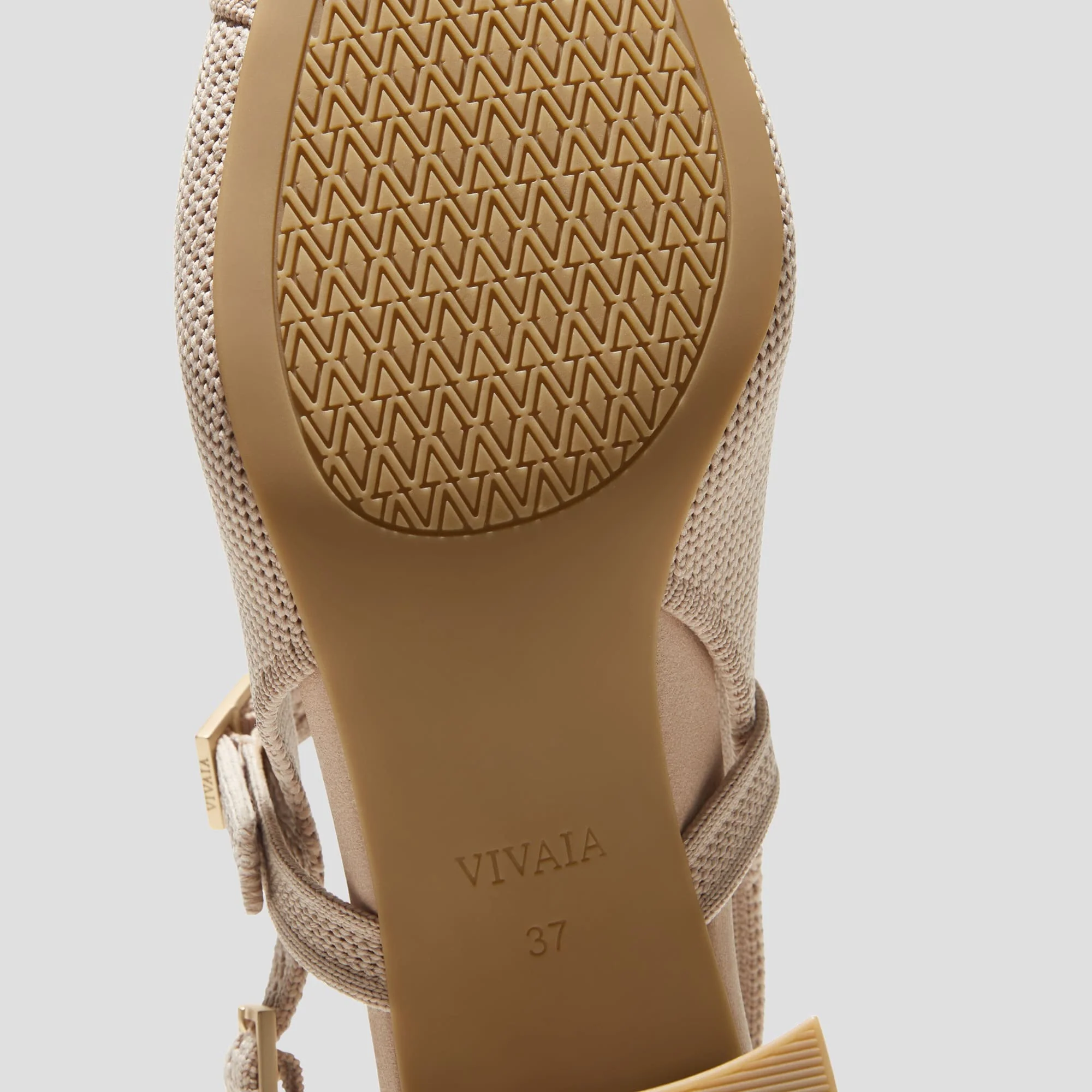 [Juliana] アーモンドトゥ スリングバック ブロックヒール サンダル