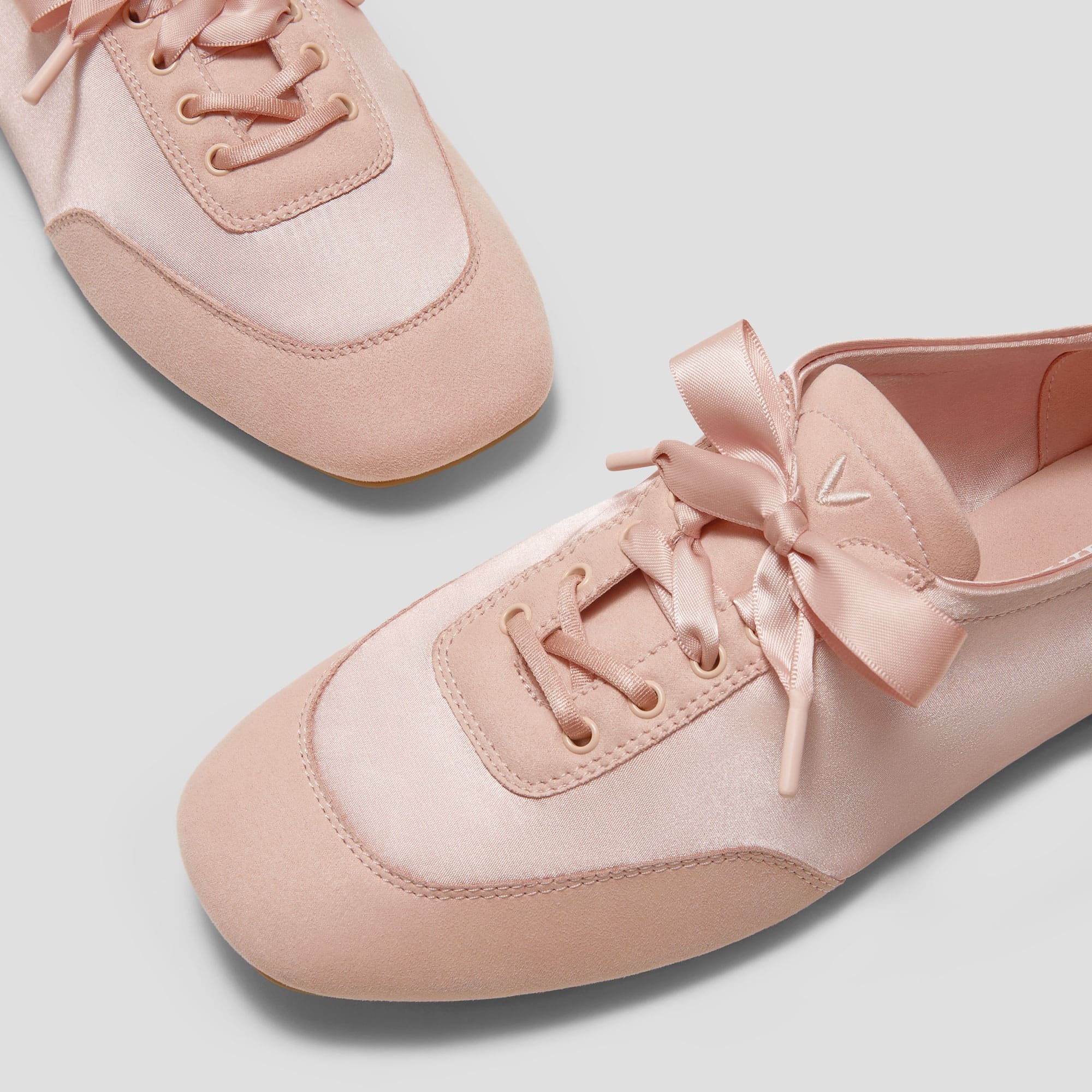 [Cristina] レースアップ サテン スニーカーリーナ