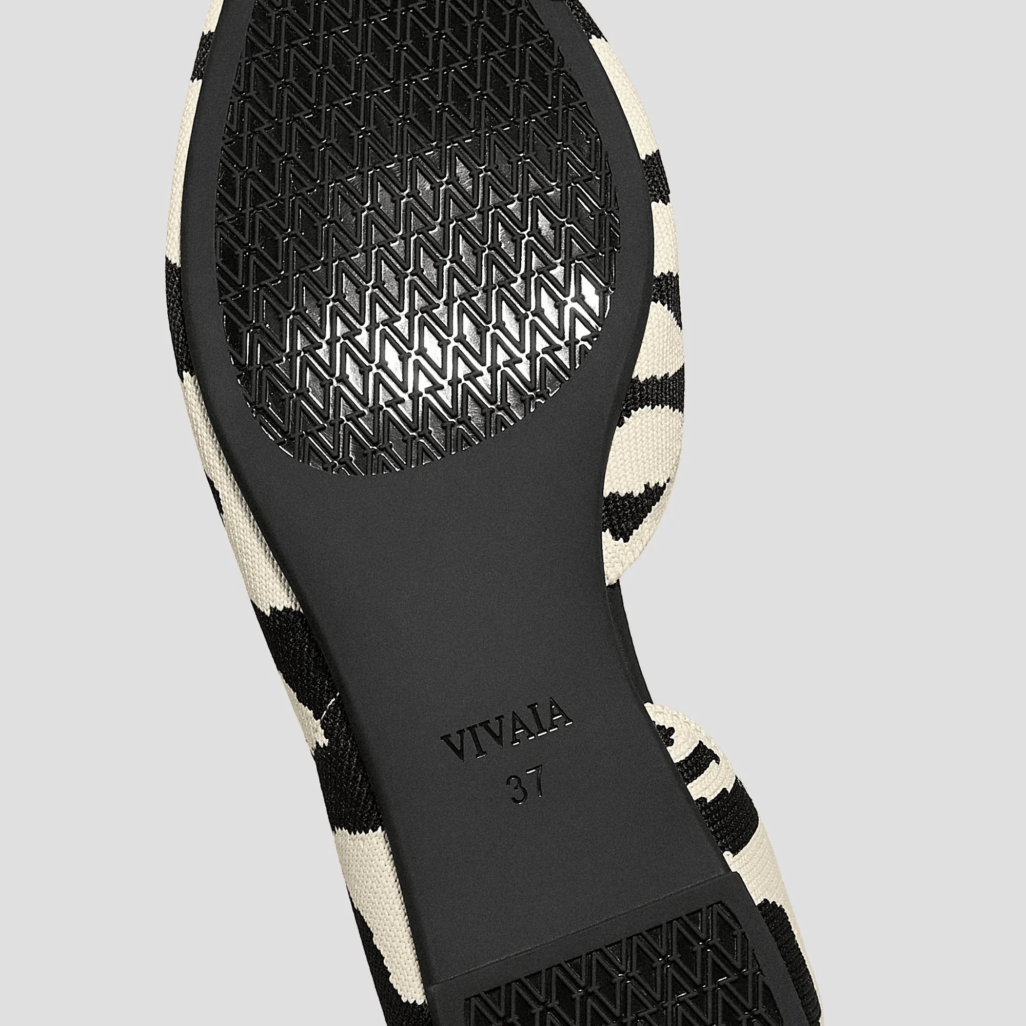 [Melia 2.0] ポインテッドトゥ Vカット フラットシューズ