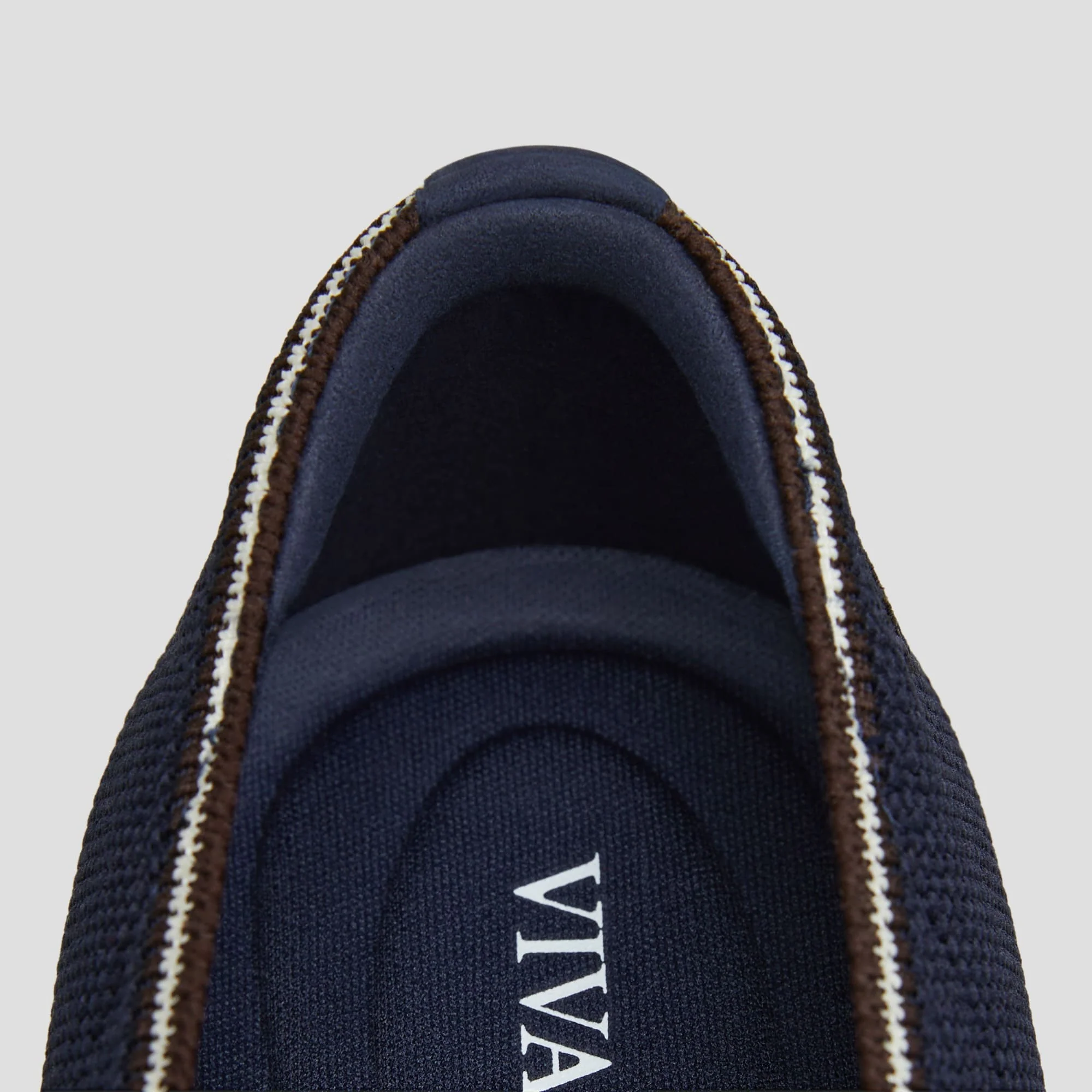 [Aria 5°] ポインテッドトゥ フラットシューズ