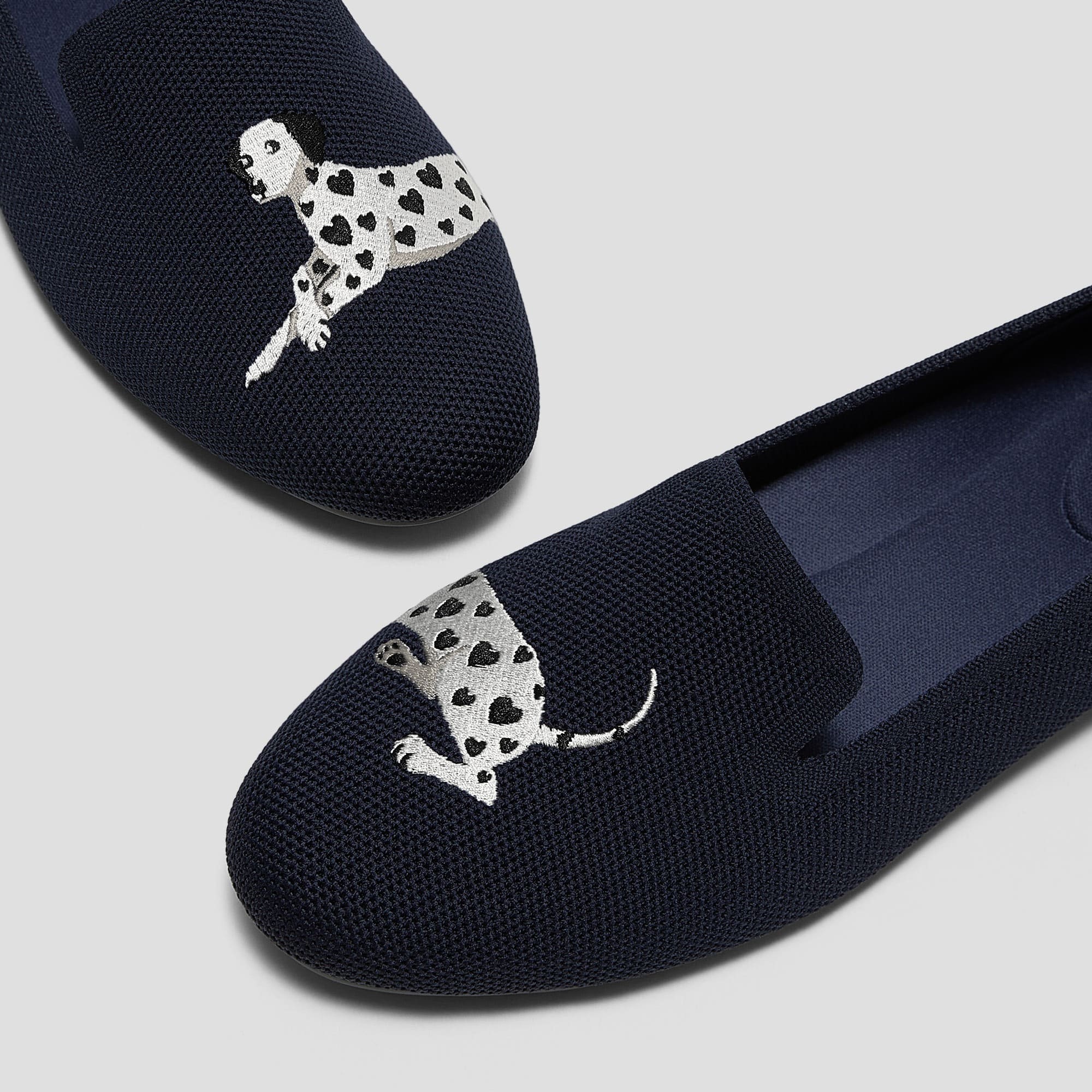 [Audrey] ラウンドトゥ アニマル刺繍 ローファー