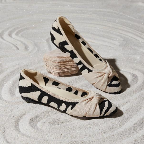 [Bibi] アーモンドトゥ 結びデザイン フラットシューズ