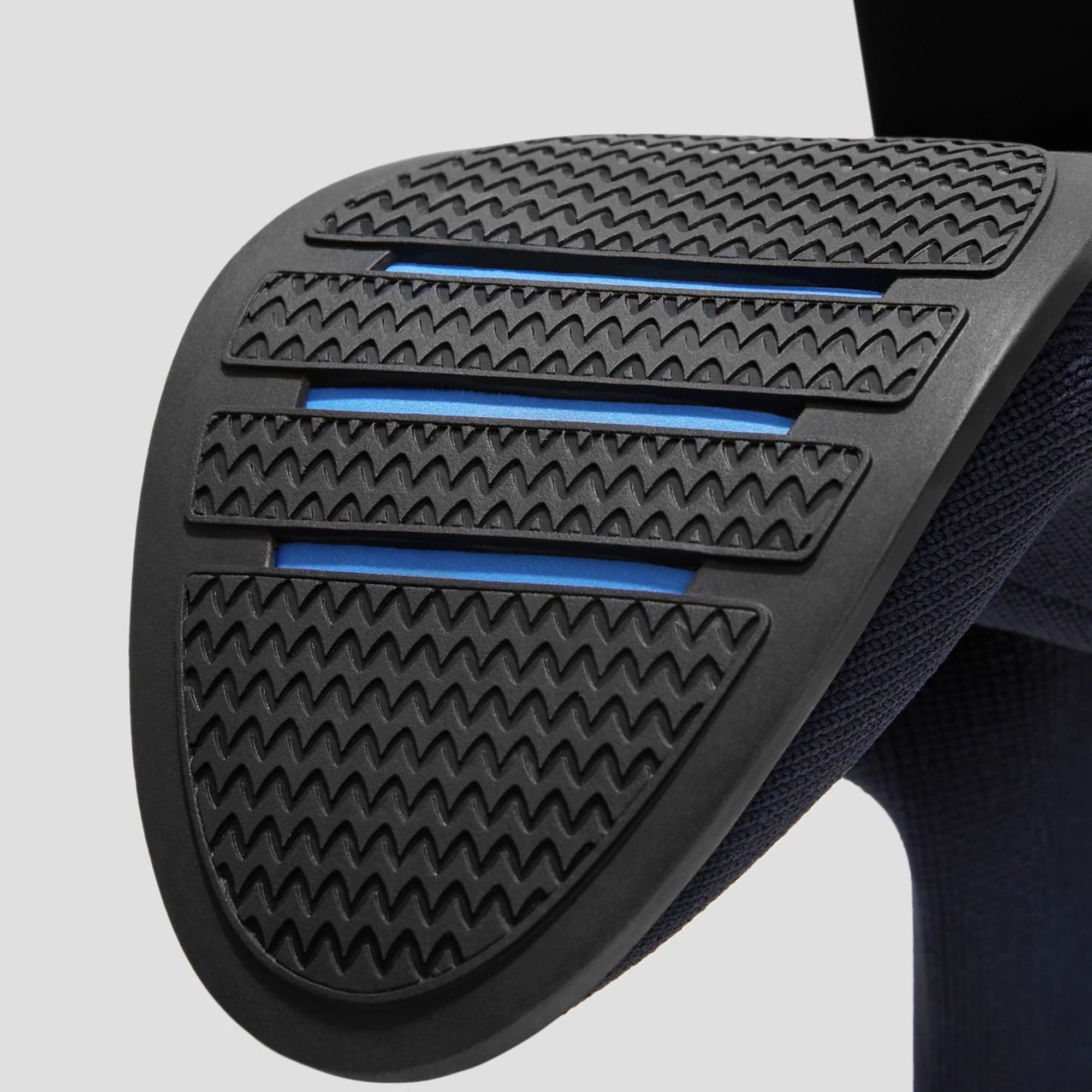 [Amanda] アーモンドトゥ 撥水加工 ランニングヒールブーツ