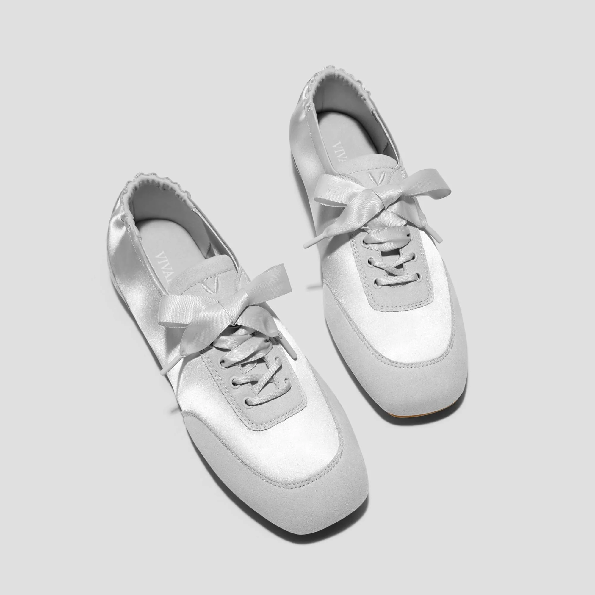 [Cristina] レースアップ サテン スニーカーリーナ