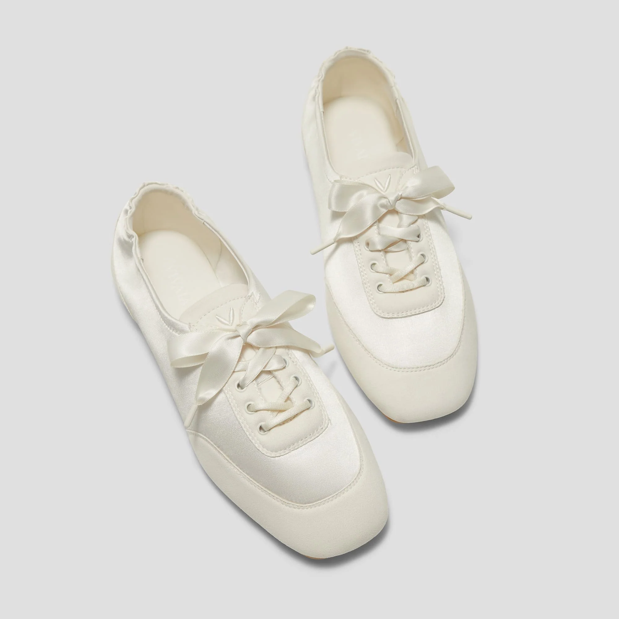 [Cristina] レースアップ サテン スニーカーリーナ