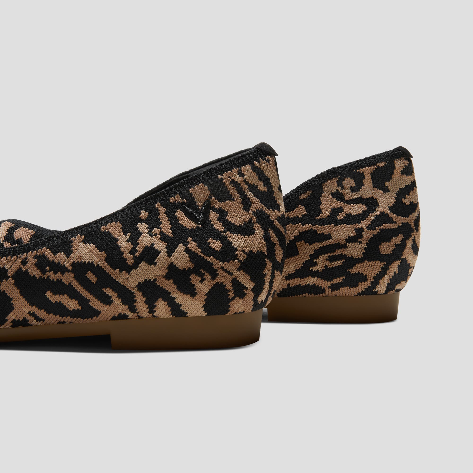 [Melia 2.0] ポインテッドトゥ Vカット フラットシューズ