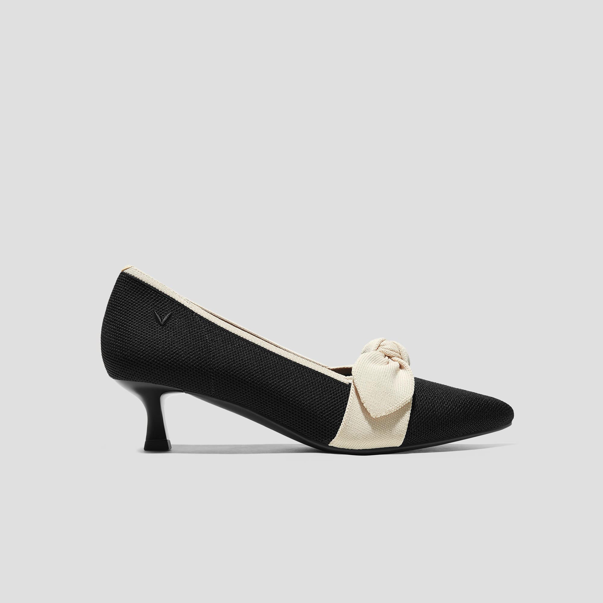 [Sasha] ポインテッドトウ リボン付き キトゥンヒール