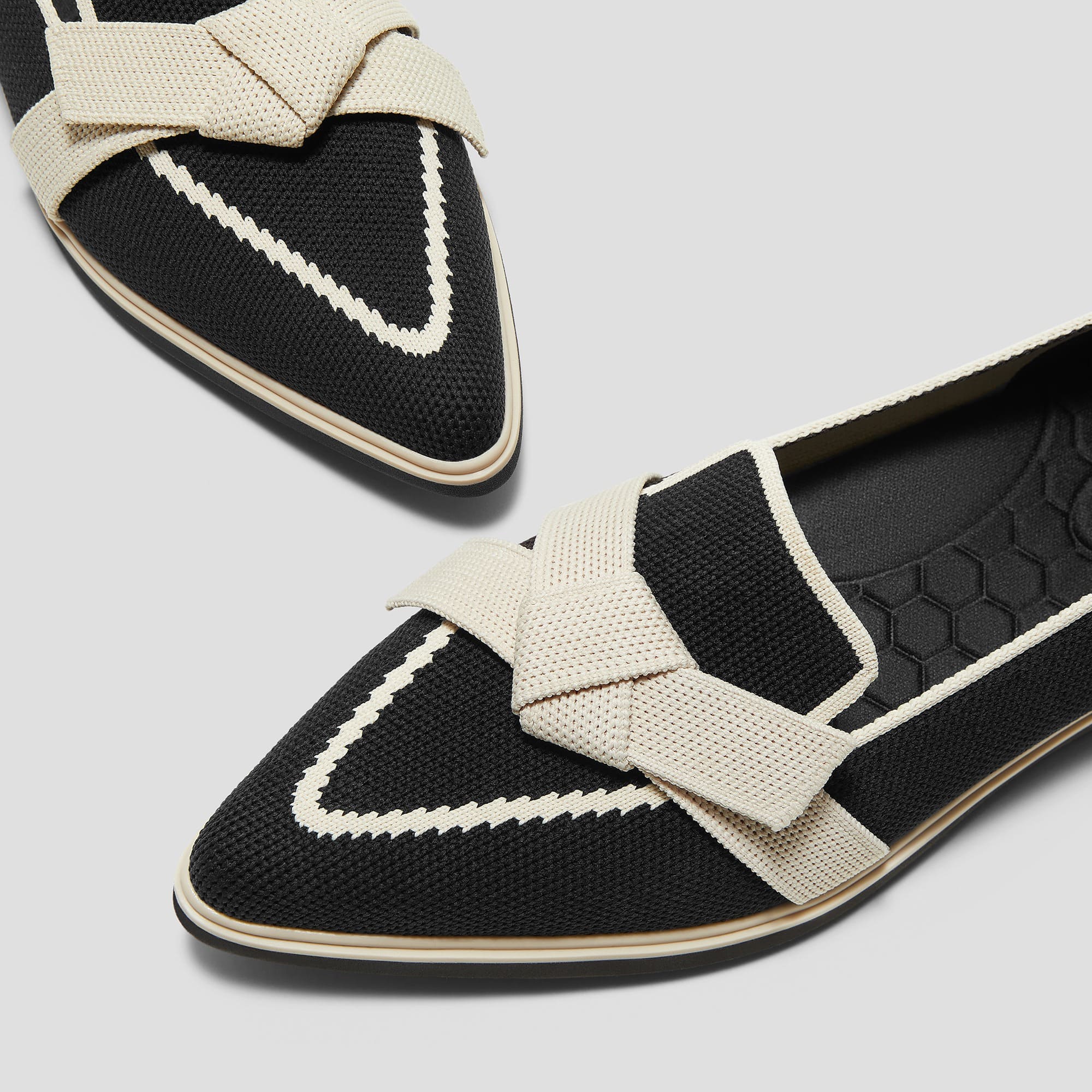 [Valentina] 撥水加工 ポインテッドトゥ リボン付き ローファー