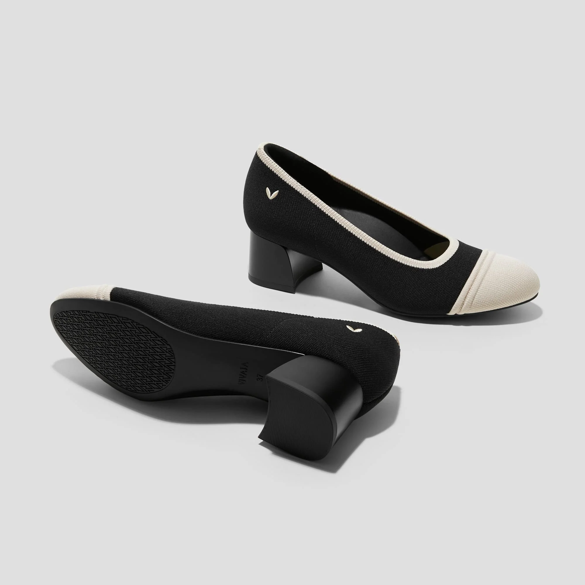 [Julie Arch Pro] ラウンドトゥ チャンキーヒール パンプス