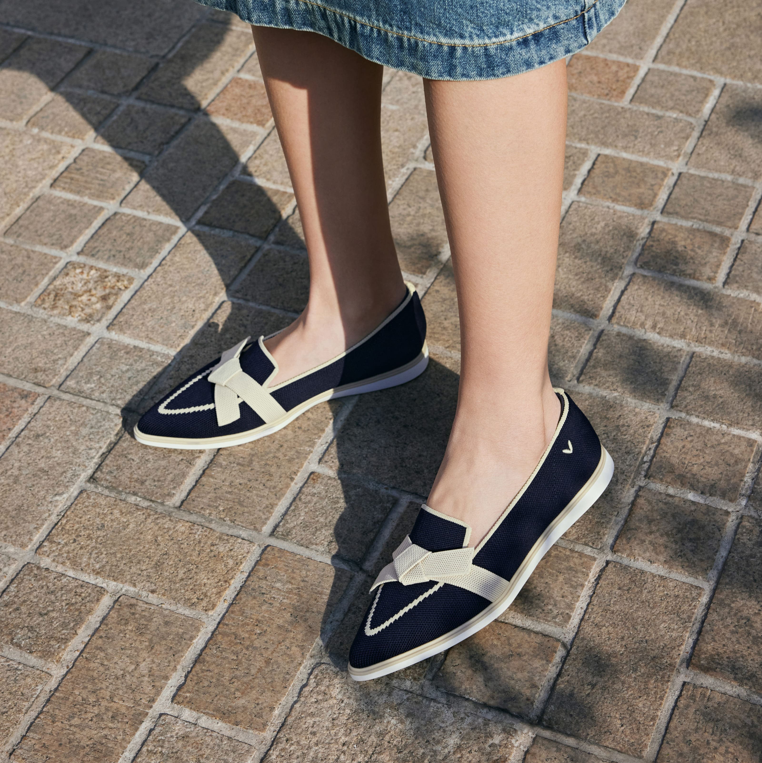 [Valentina] 撥水加工 ポインテッドトゥ リボン付き ローファー