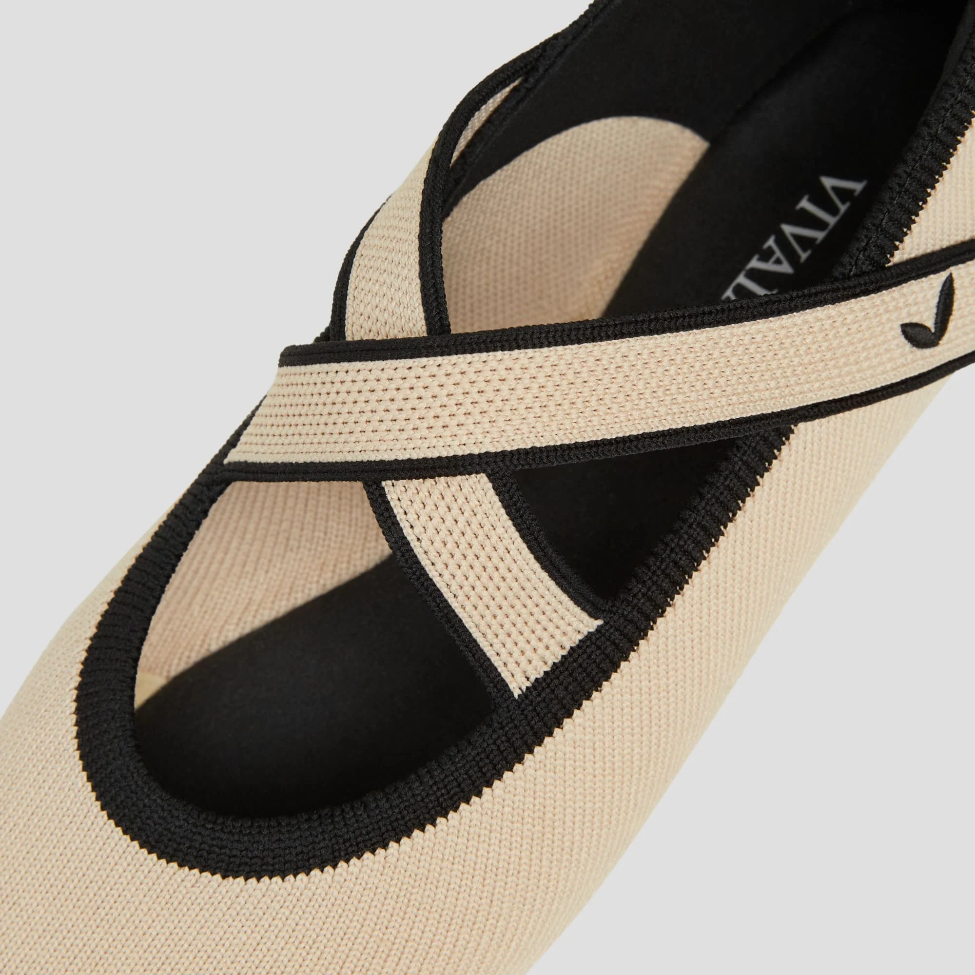 [Nia] アーモンドトゥ メリージェーン フラット