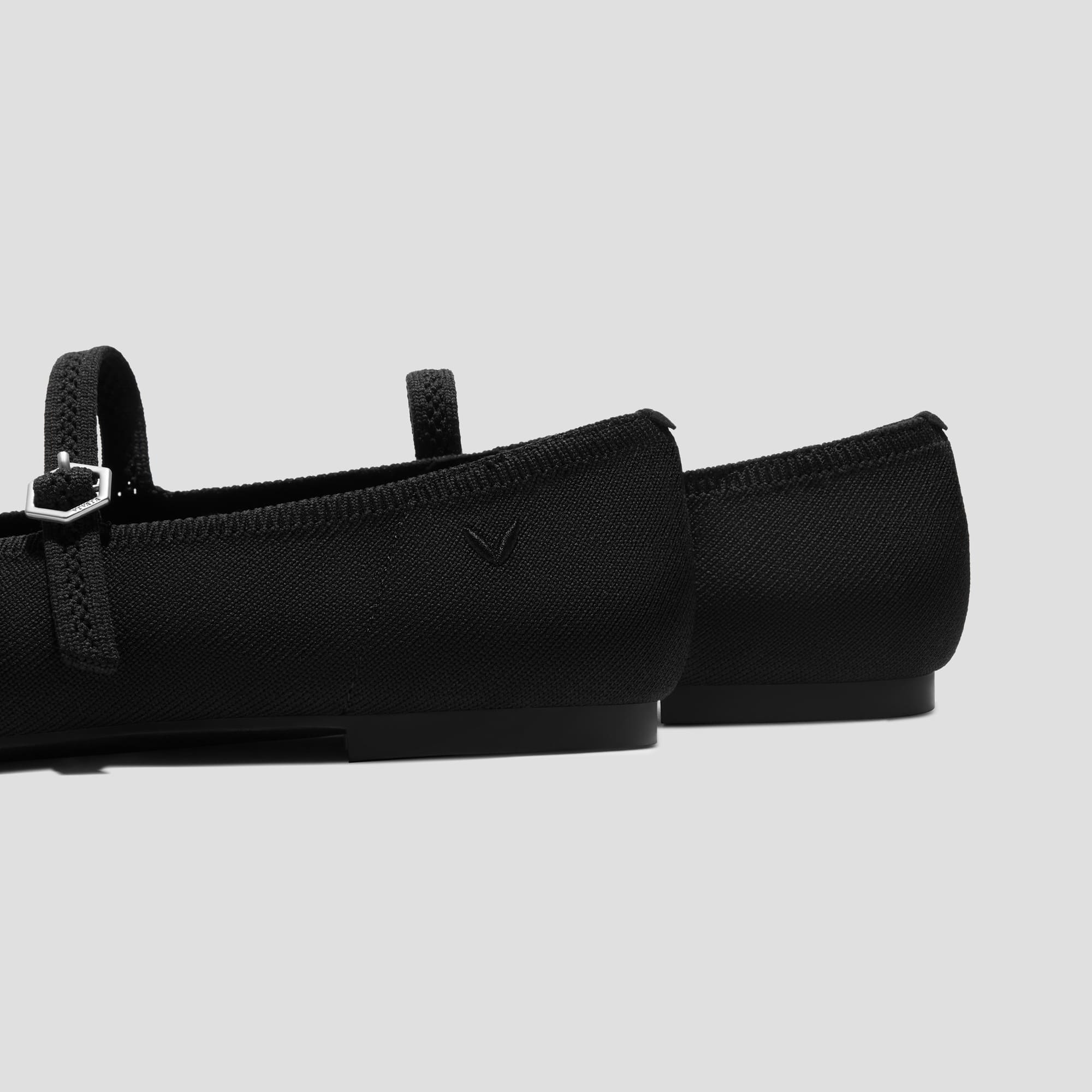 [Nelly] AdaptAll™ アーモンドトゥ フラット