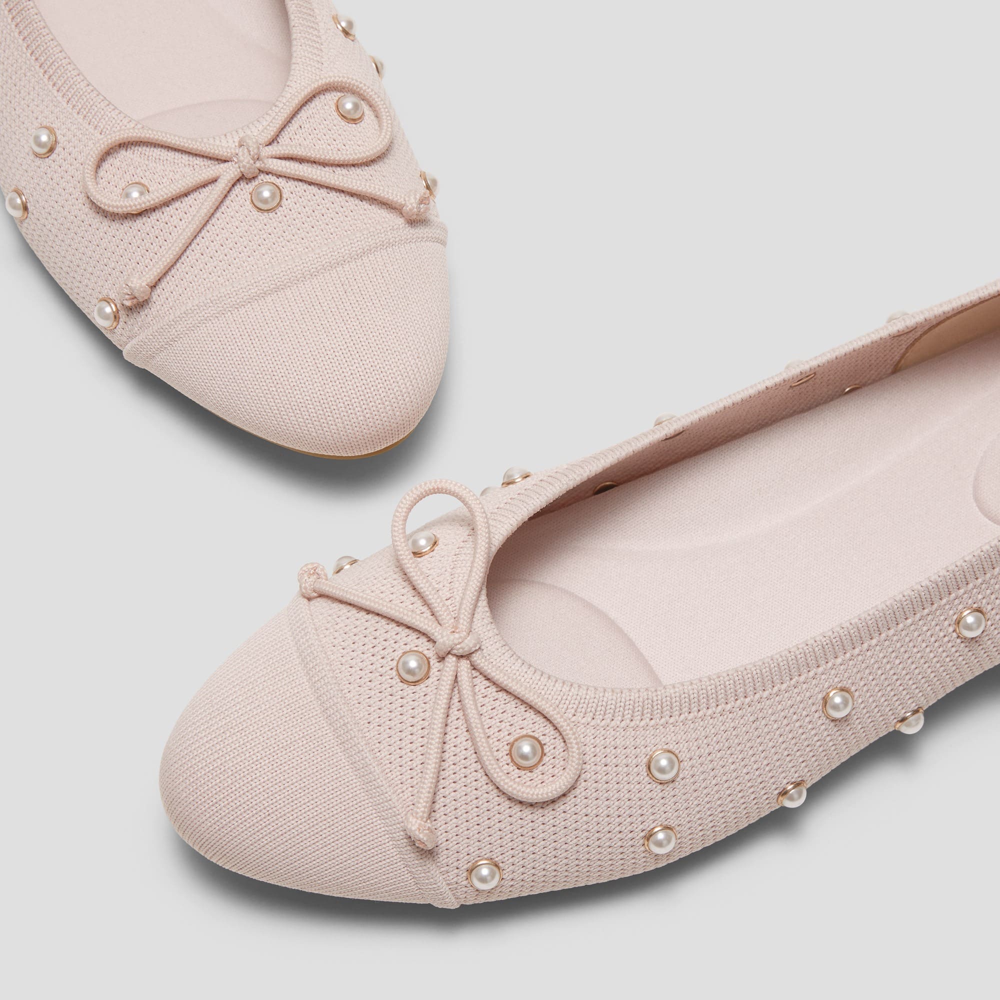 [Tiana] アーモンドトゥ フラットシューズ