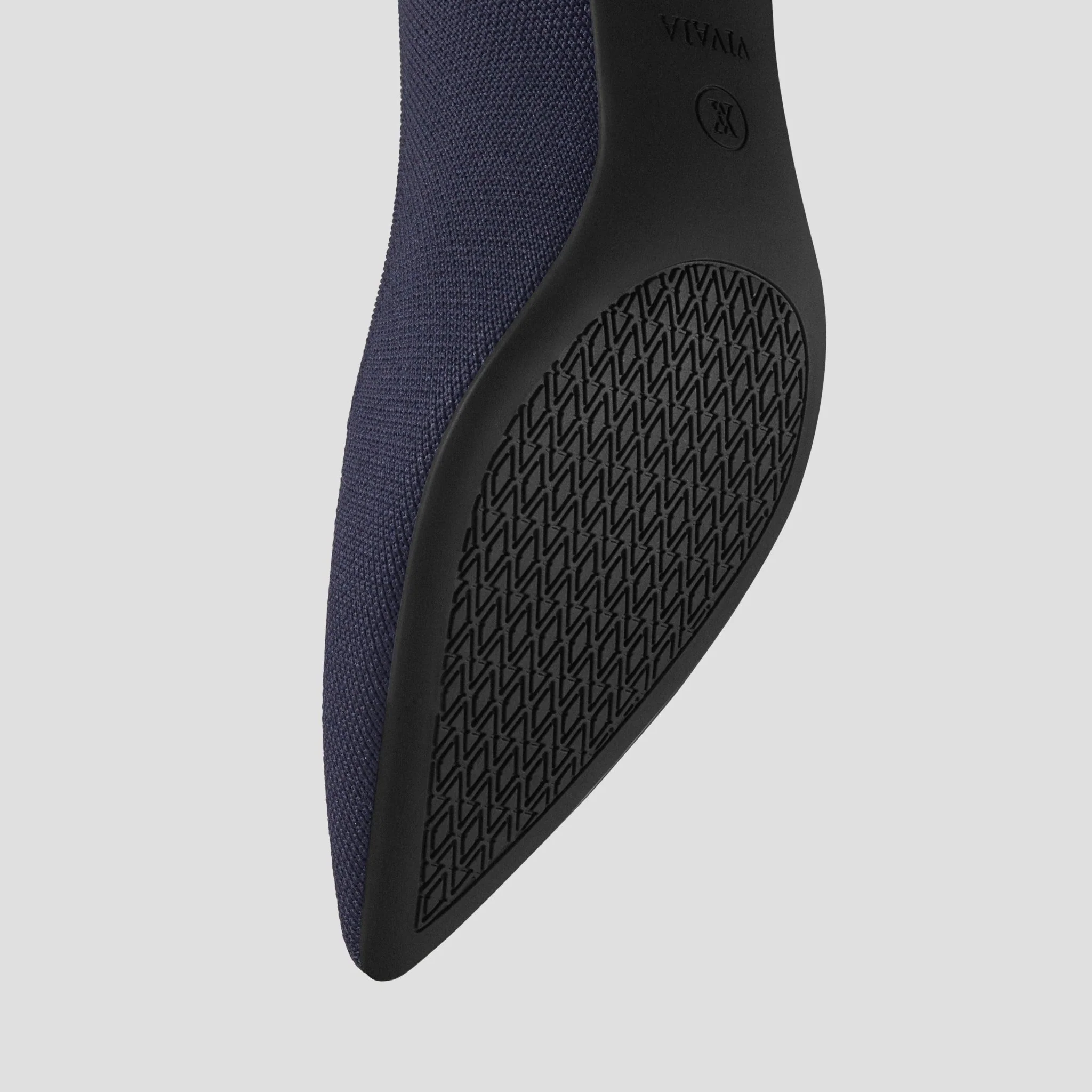 [Scarlett] ポインテッドトゥ キトゥンヒール パンプス